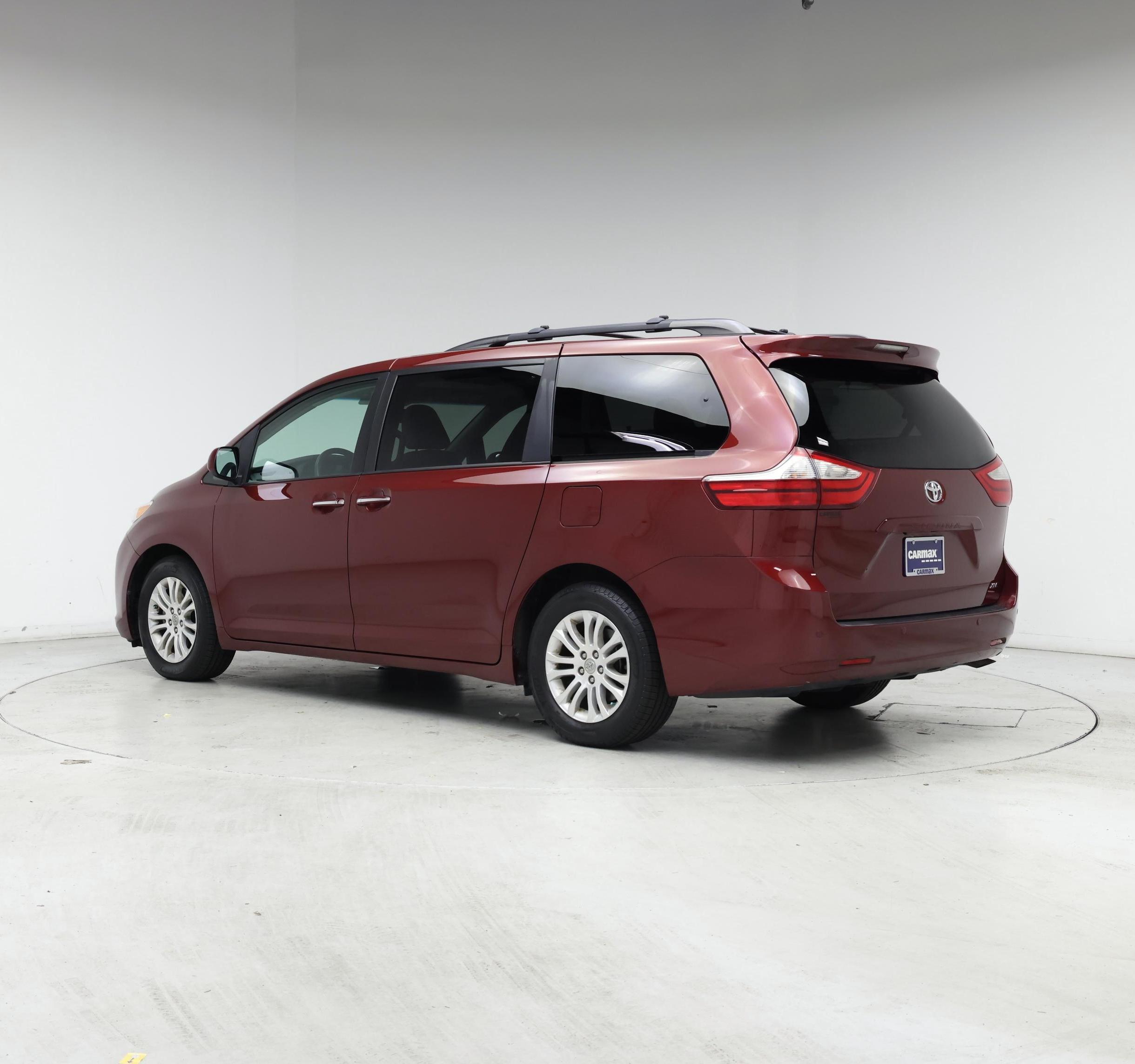 Thumbnail: 2017 Toyota Sienna - 2