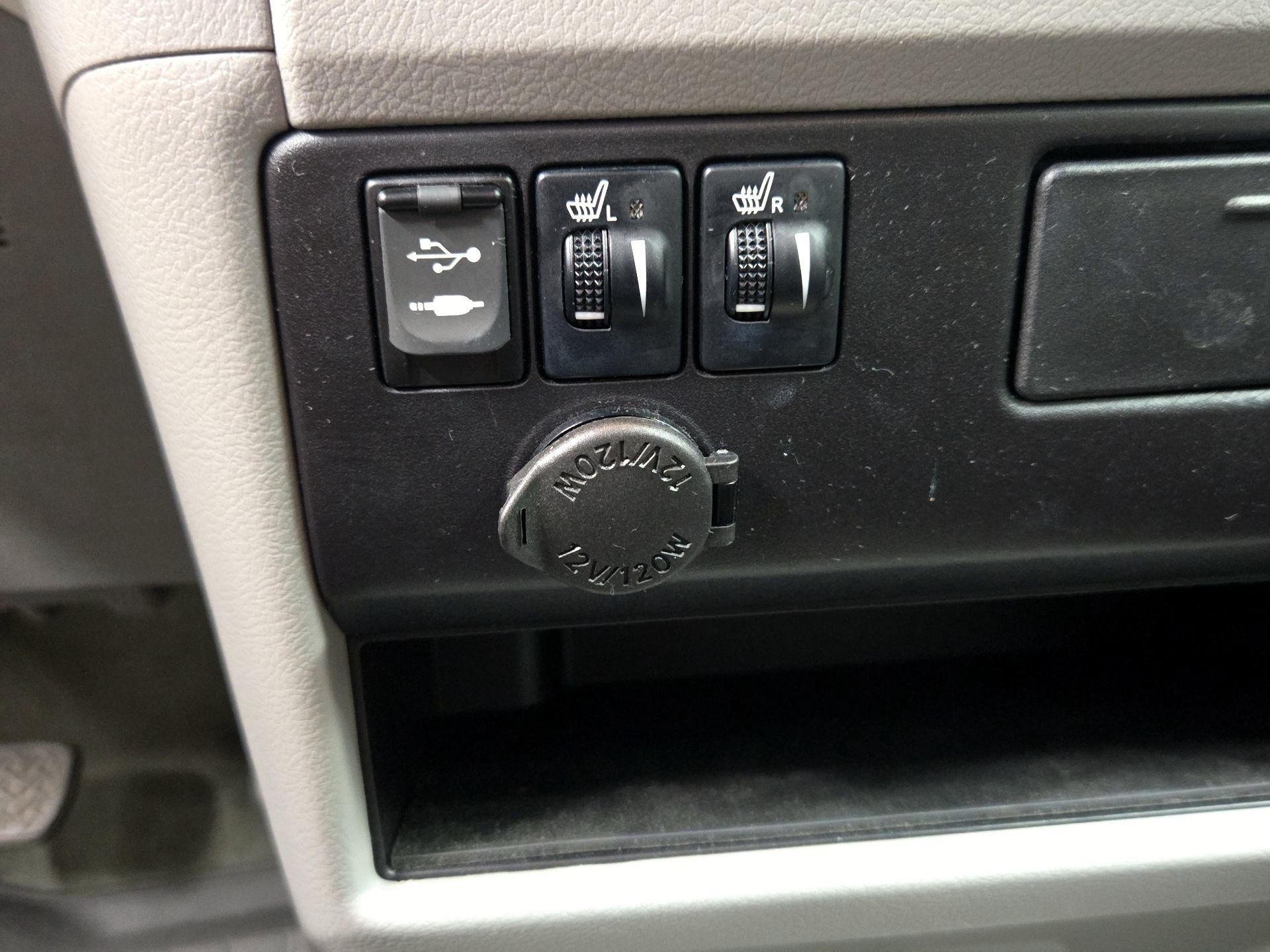 Thumbnail: 2017 Toyota Sienna - 19