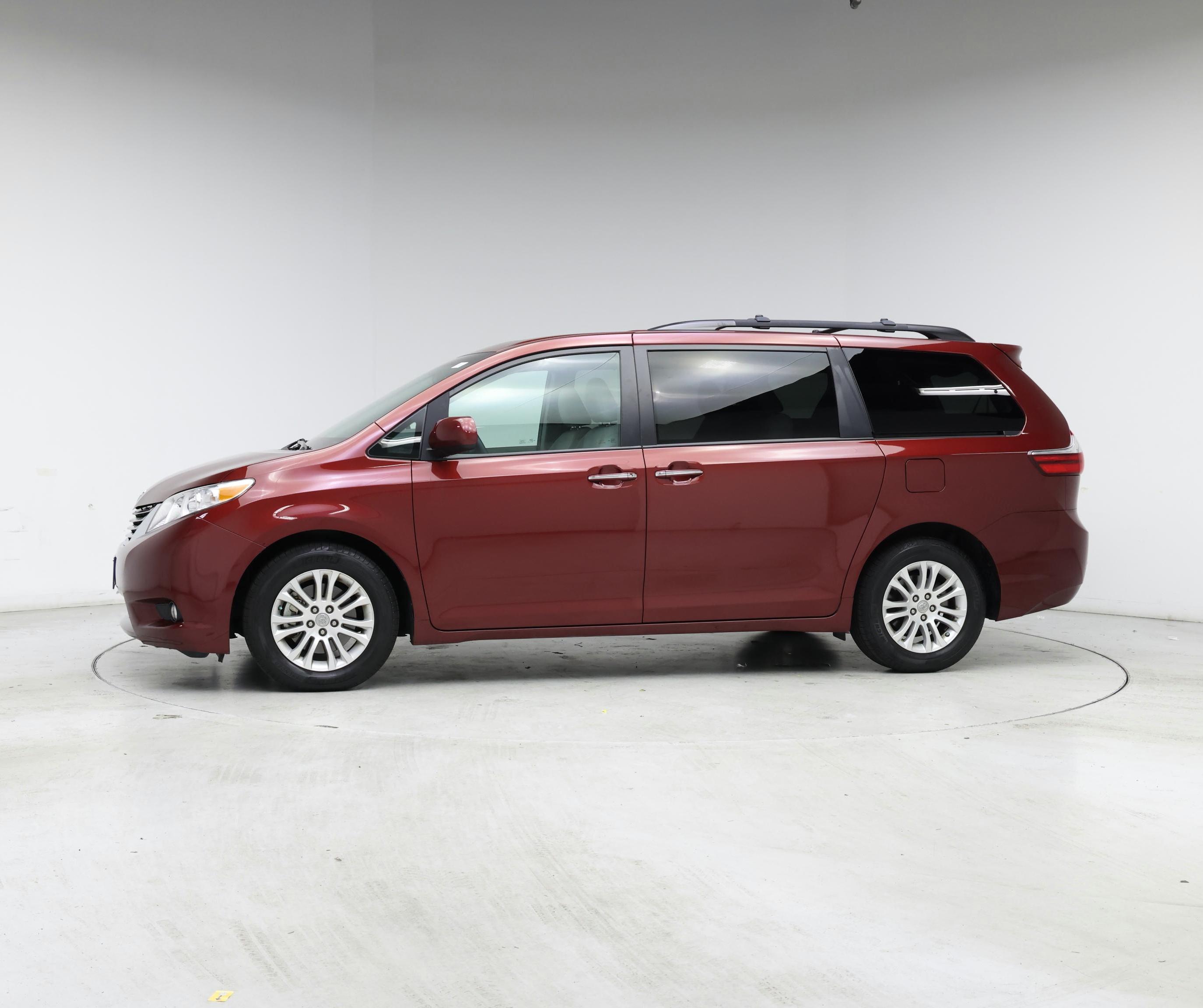 Thumbnail: 2017 Toyota Sienna - 3