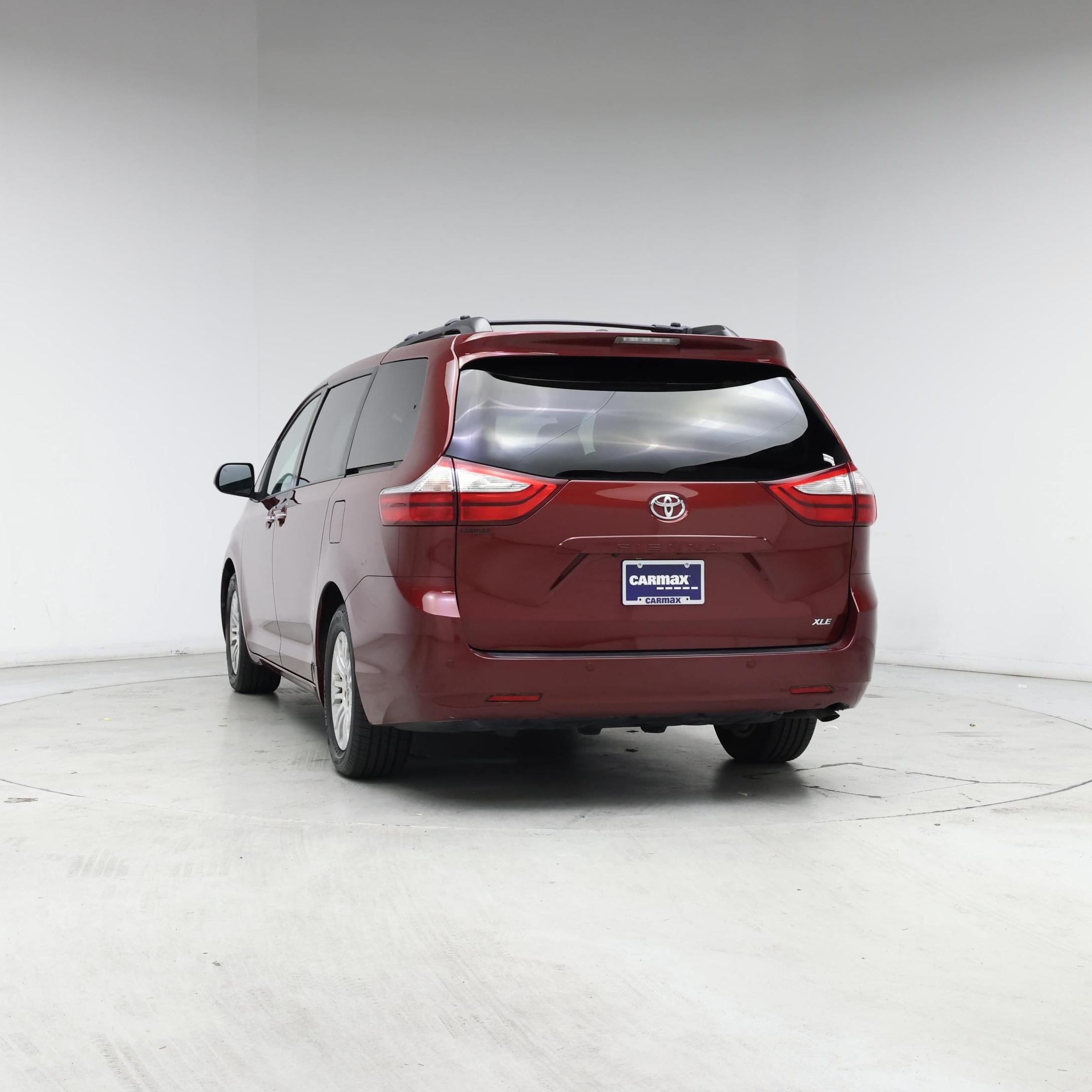 Thumbnail: 2017 Toyota Sienna - 6