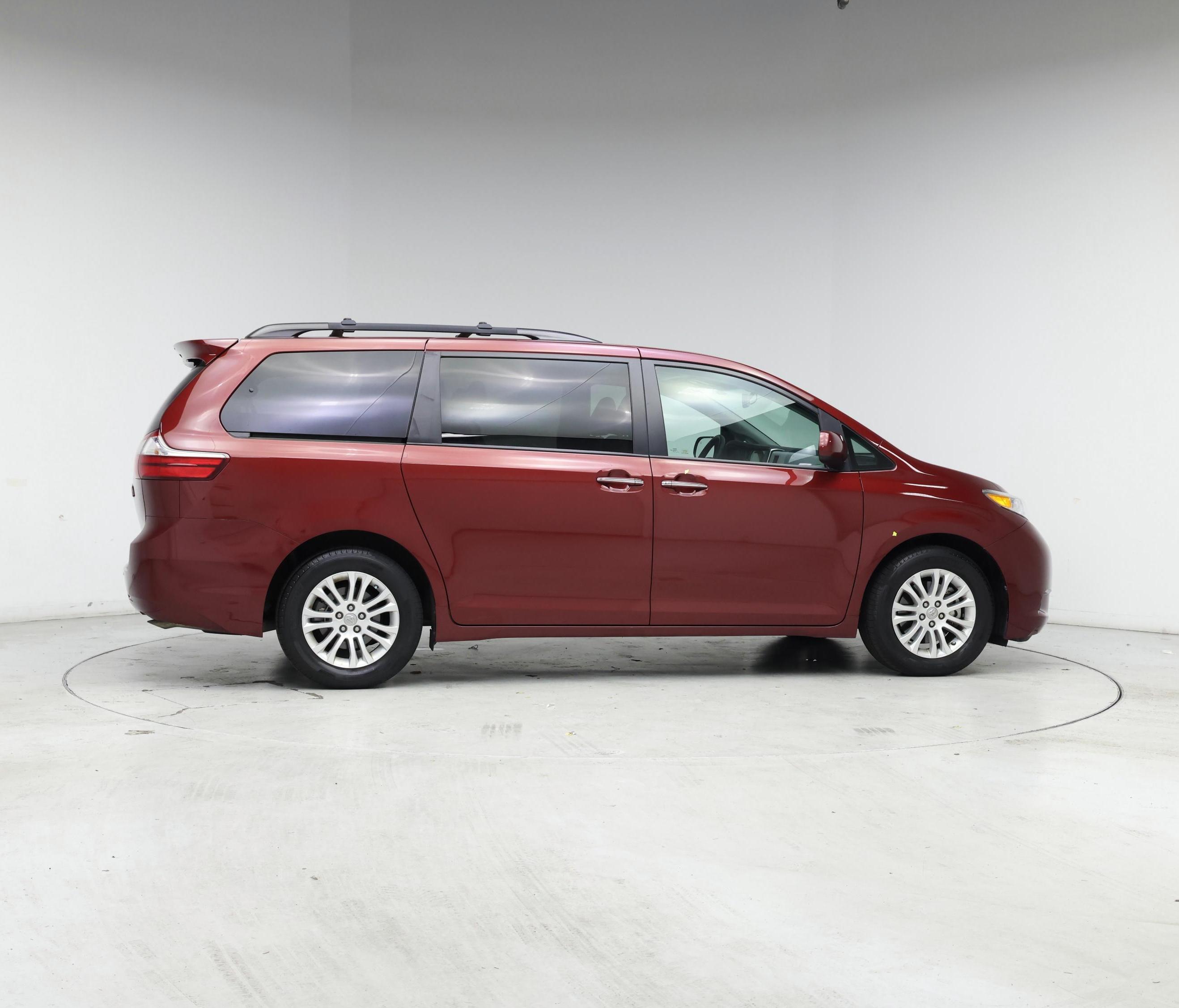 Thumbnail: 2017 Toyota Sienna - 7
