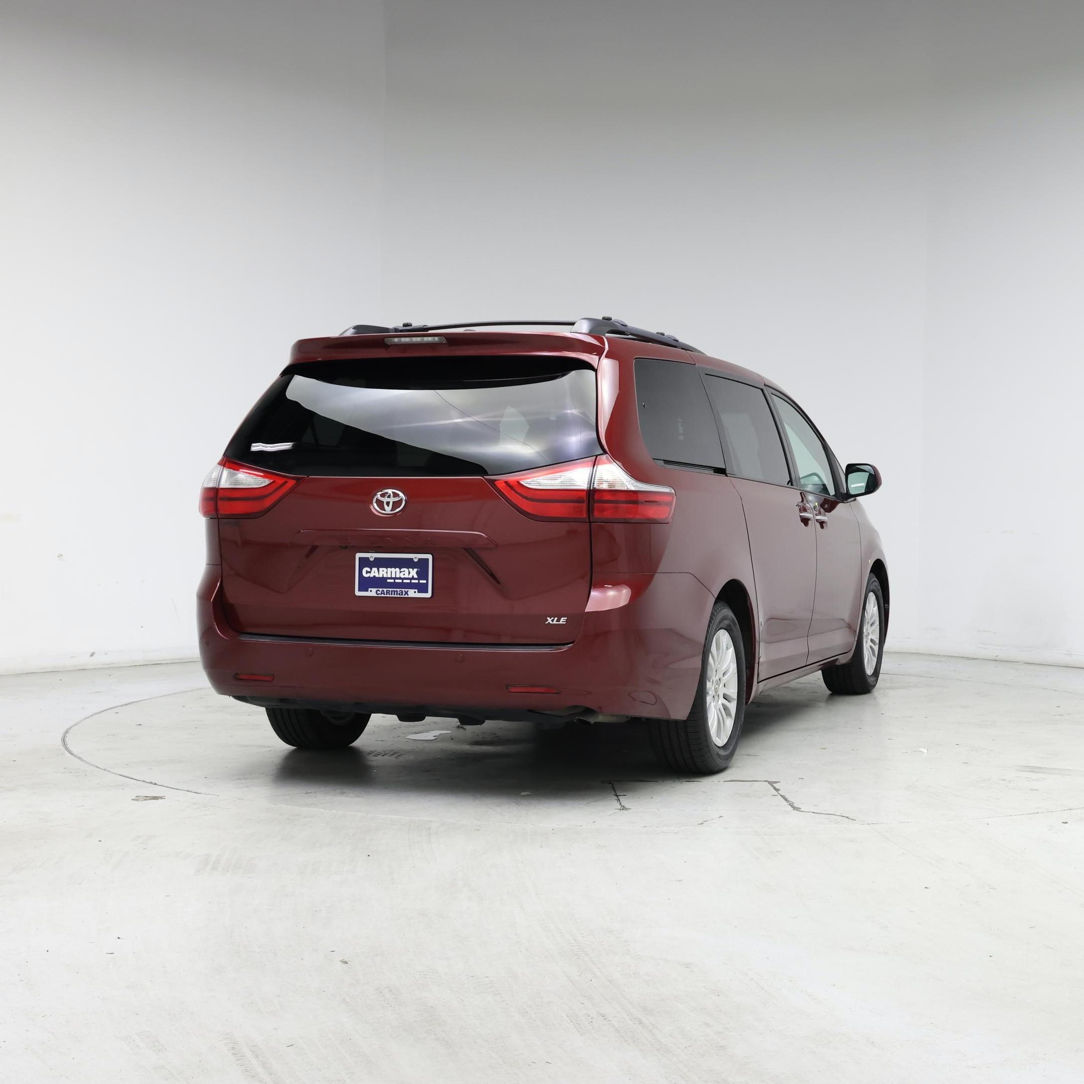 Thumbnail: 2017 Toyota Sienna - 8