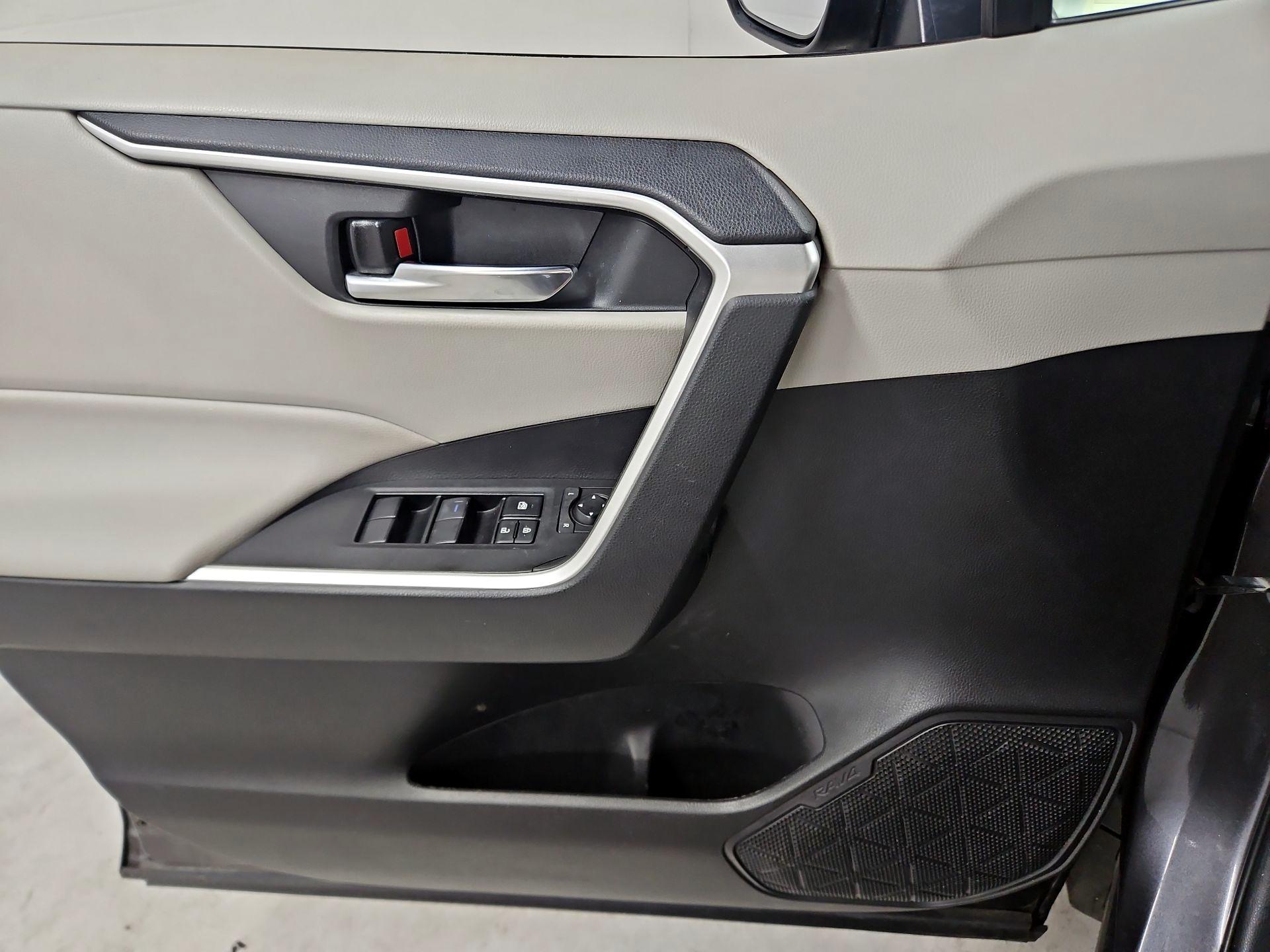 Thumbnail: 2021 Toyota RAV4 - 12