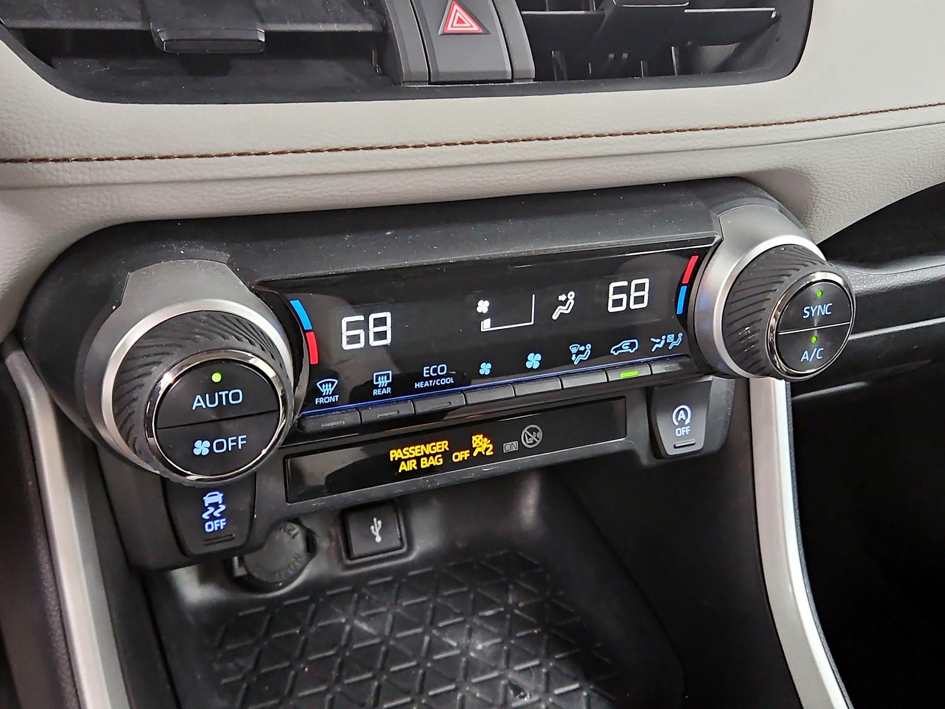 Thumbnail: 2021 Toyota RAV4 - 16