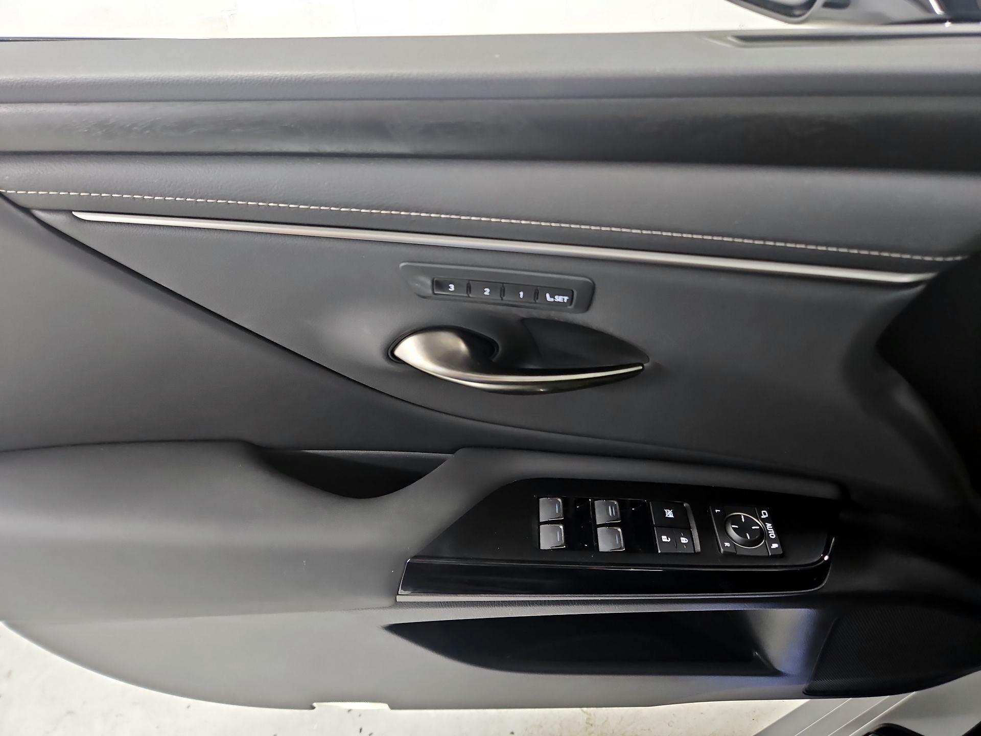 Thumbnail: 2024 Lexus ES - 12