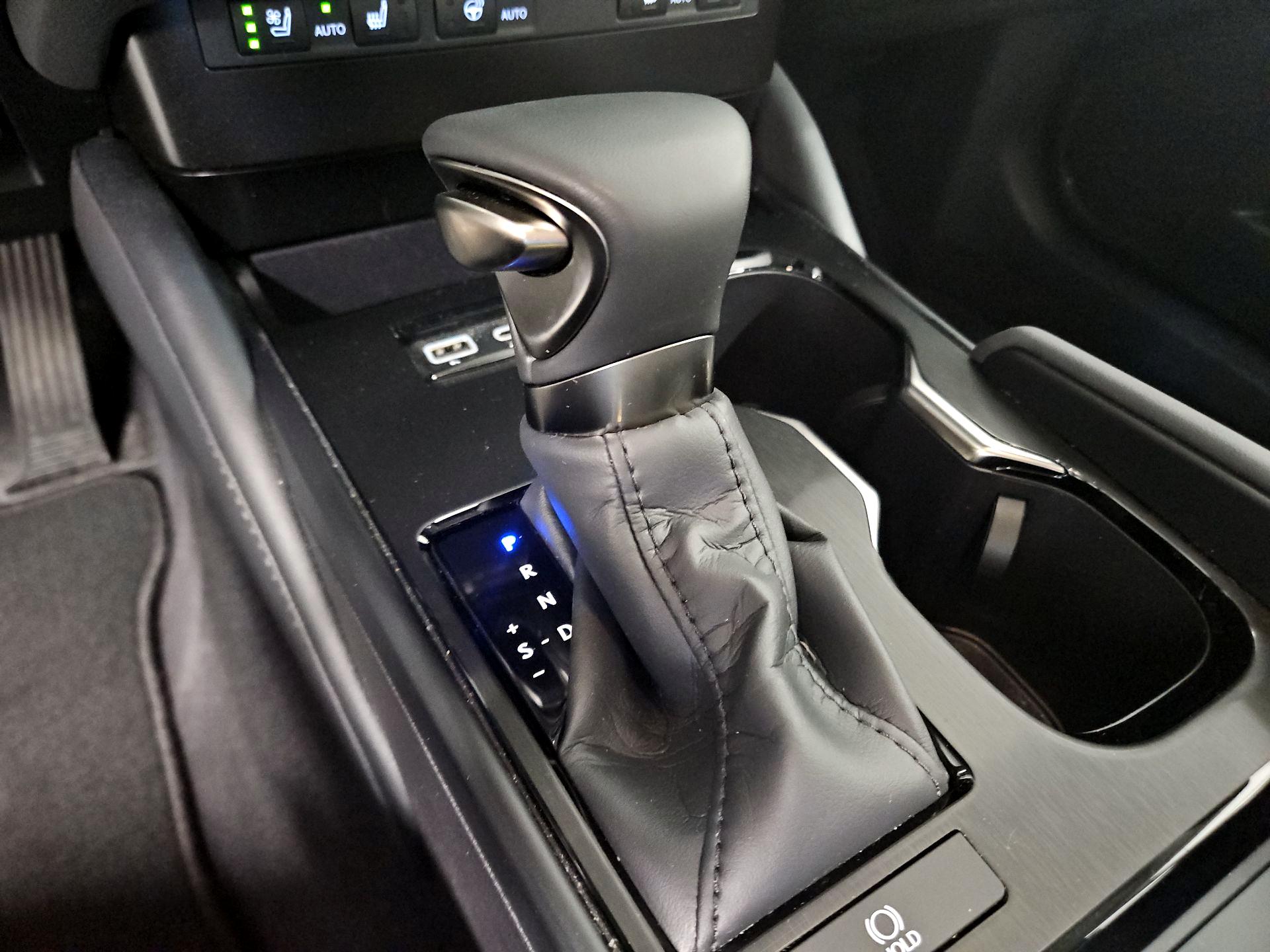 Thumbnail: 2024 Lexus ES - 17