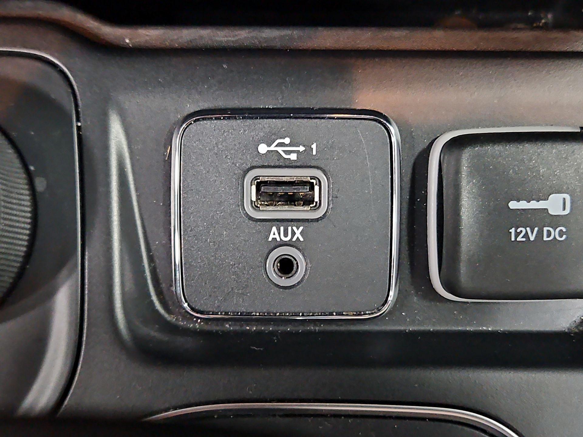 Thumbnail: 2019 Jeep Cherokee - 18