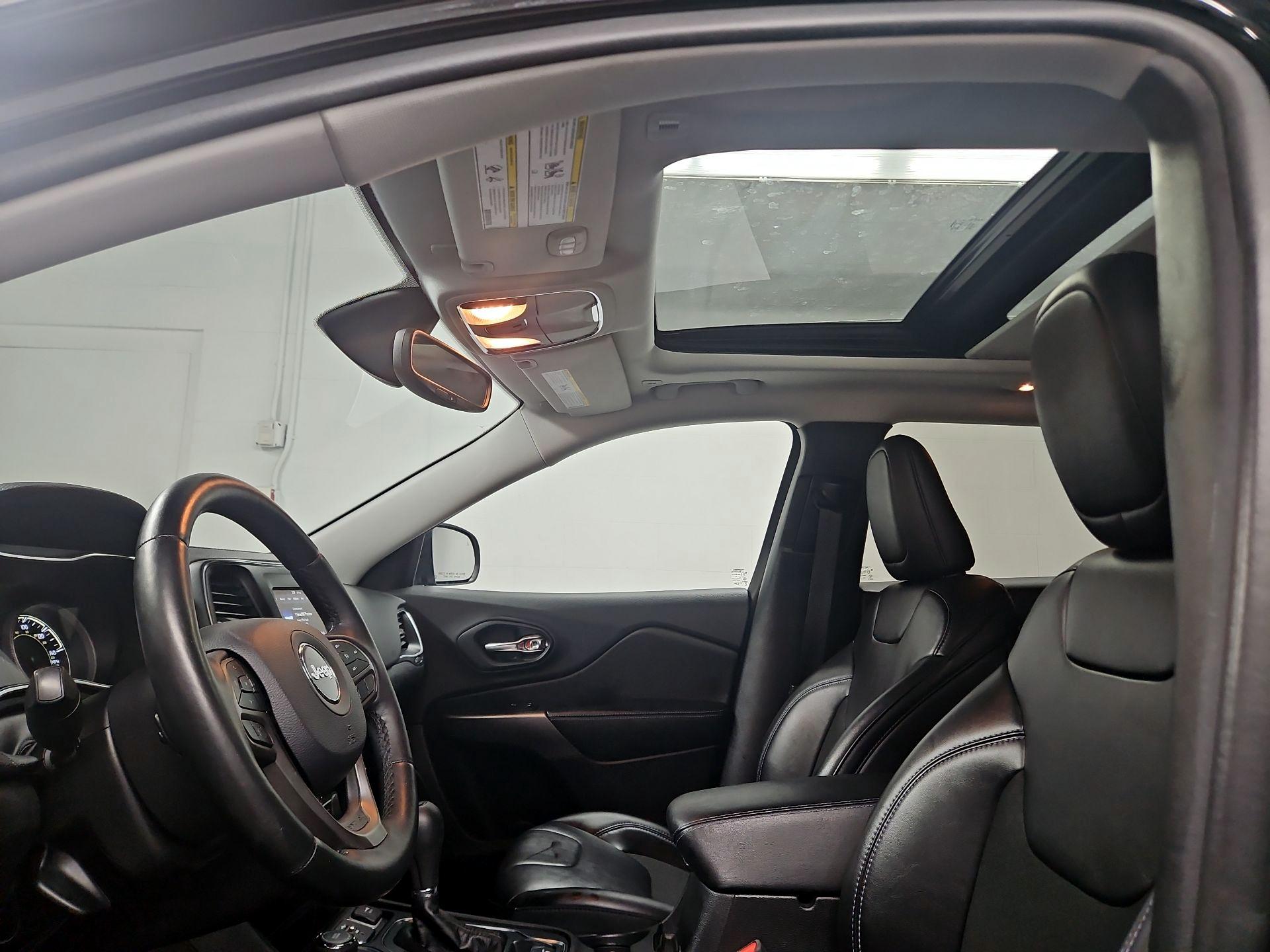 Thumbnail: 2019 Jeep Cherokee - 19