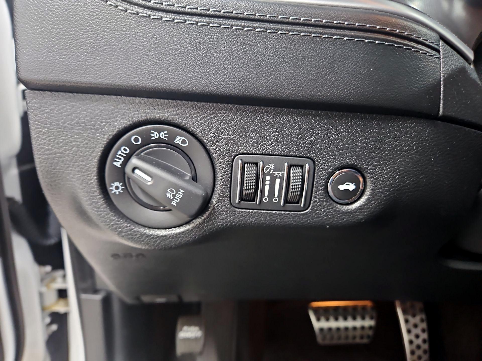 Thumbnail: 2019 Dodge Charger - 13