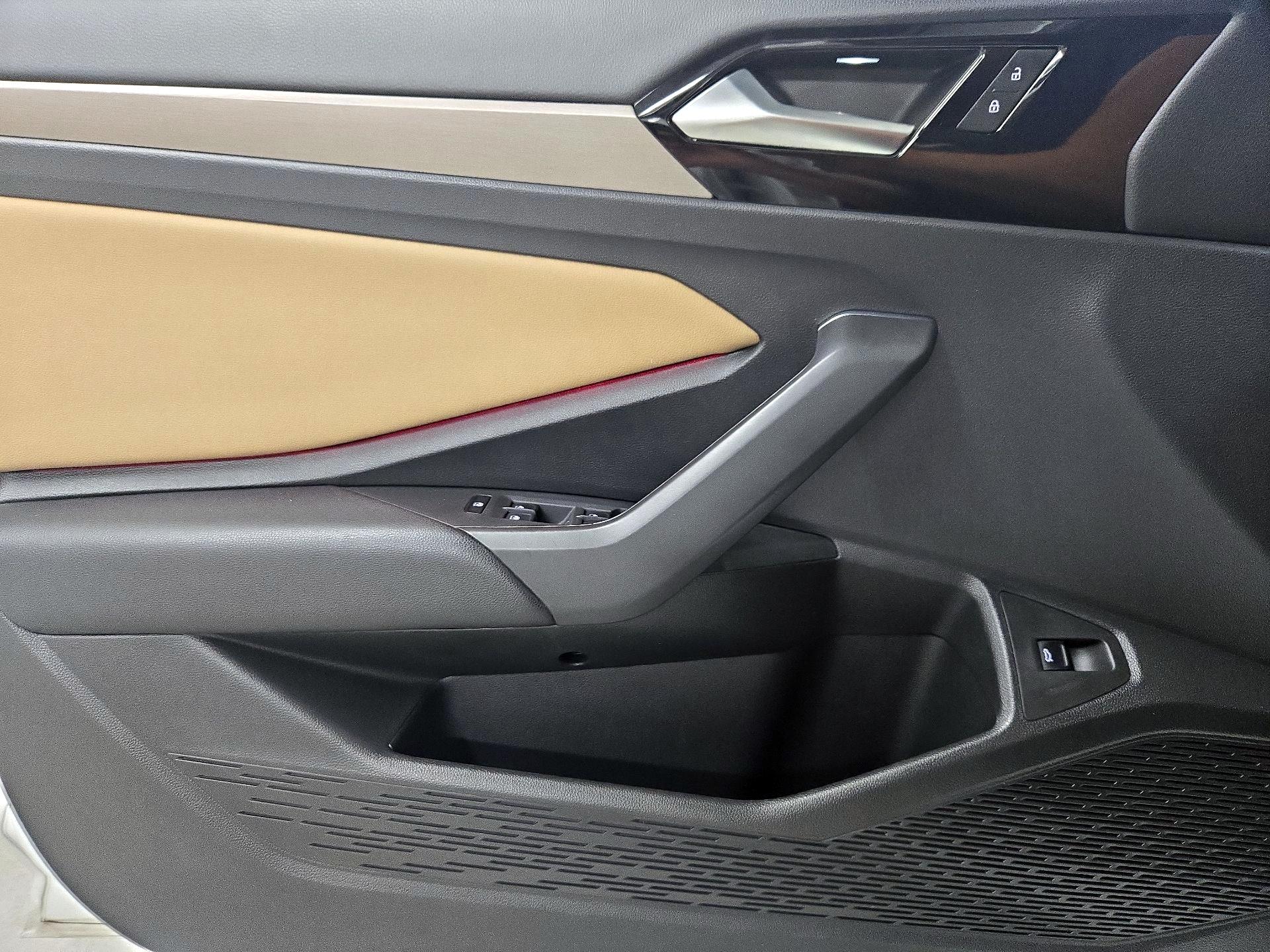 Thumbnail: 2019 Volkswagen Jetta - 12
