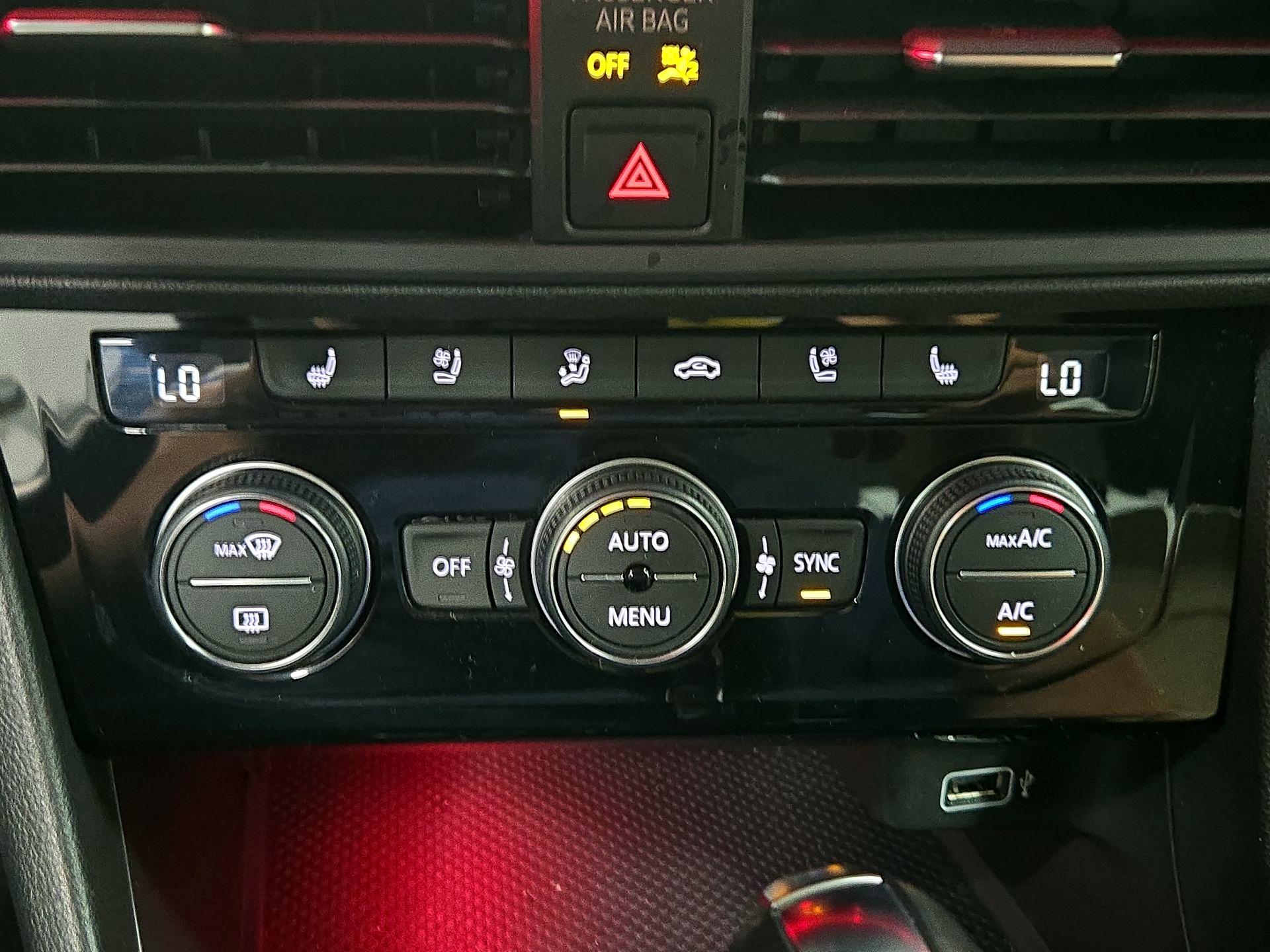 Thumbnail: 2019 Volkswagen Jetta - 16