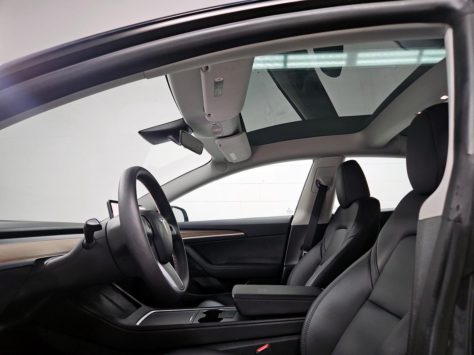 Thumbnail: 2023 Tesla Model 3 - 19