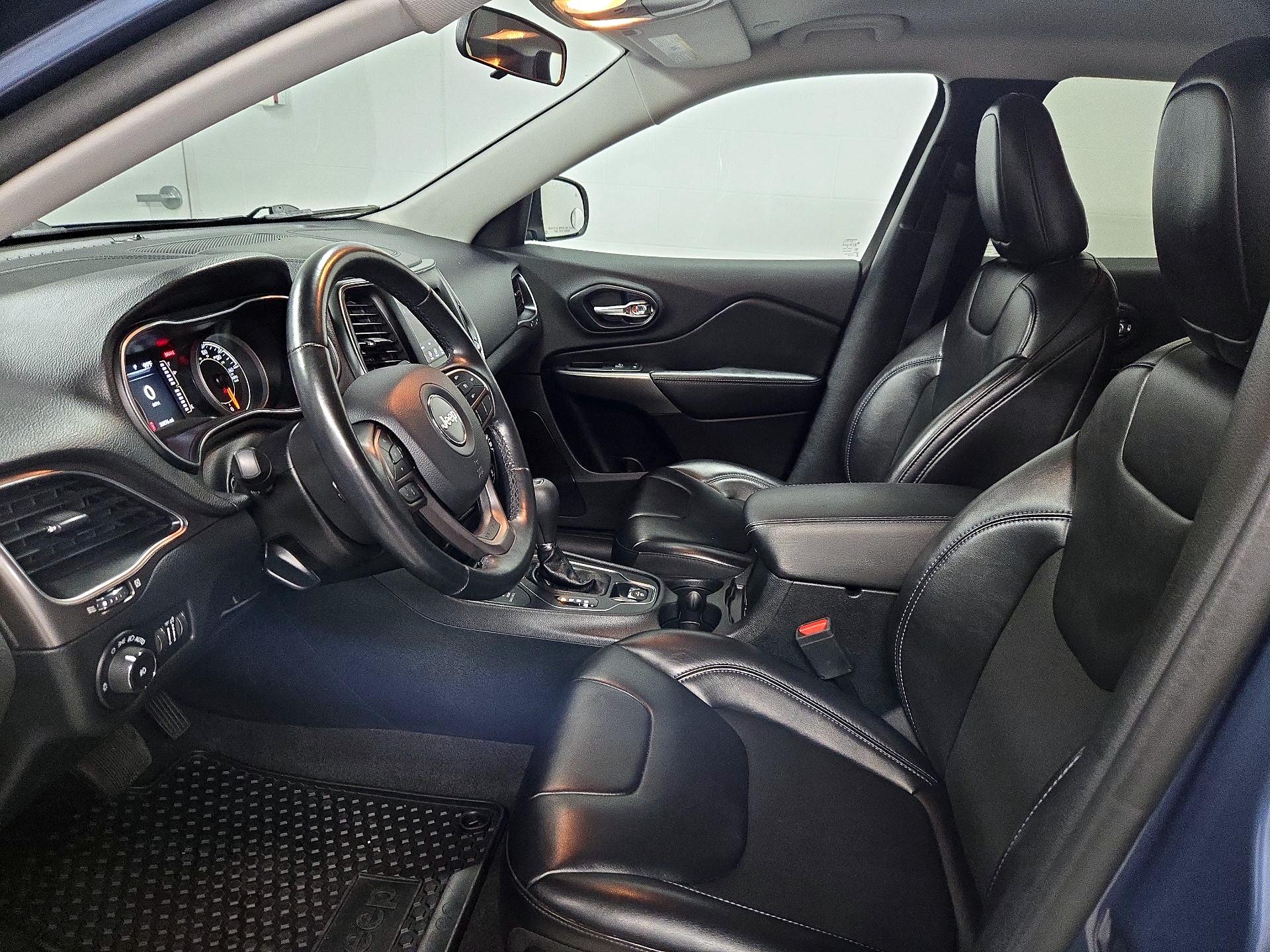 Thumbnail: 2020 Jeep Cherokee - 11