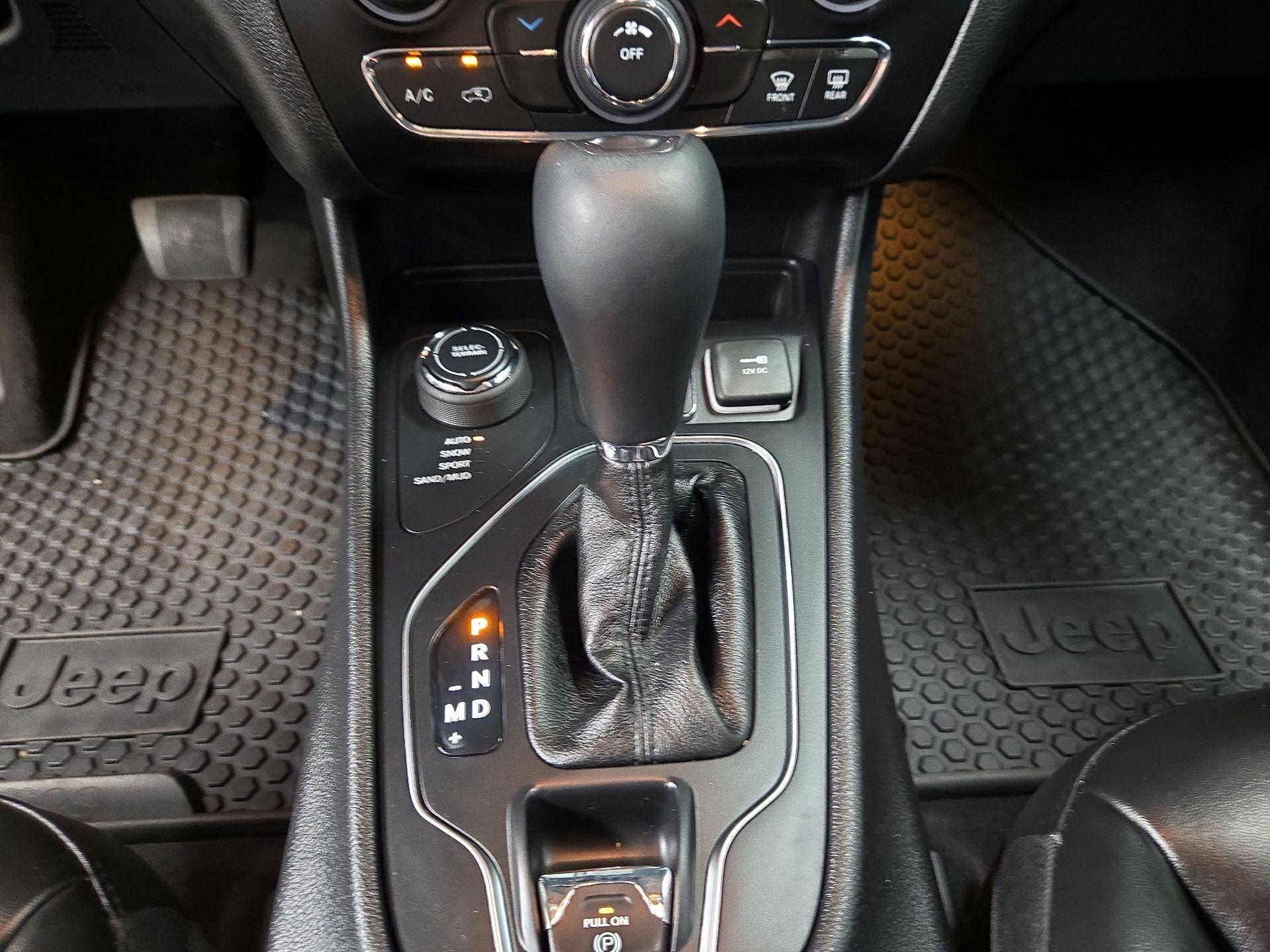 Thumbnail: 2020 Jeep Cherokee - 17