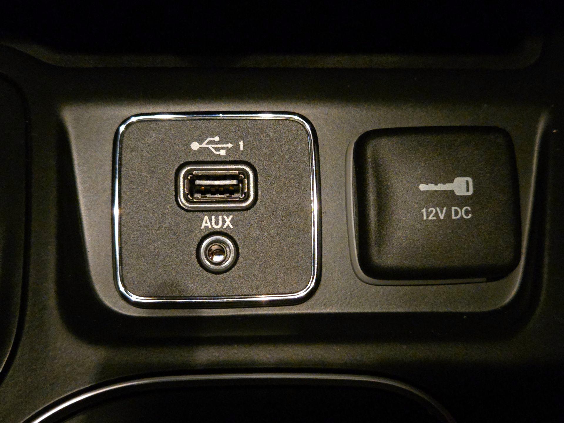 Thumbnail: 2020 Jeep Cherokee - 18