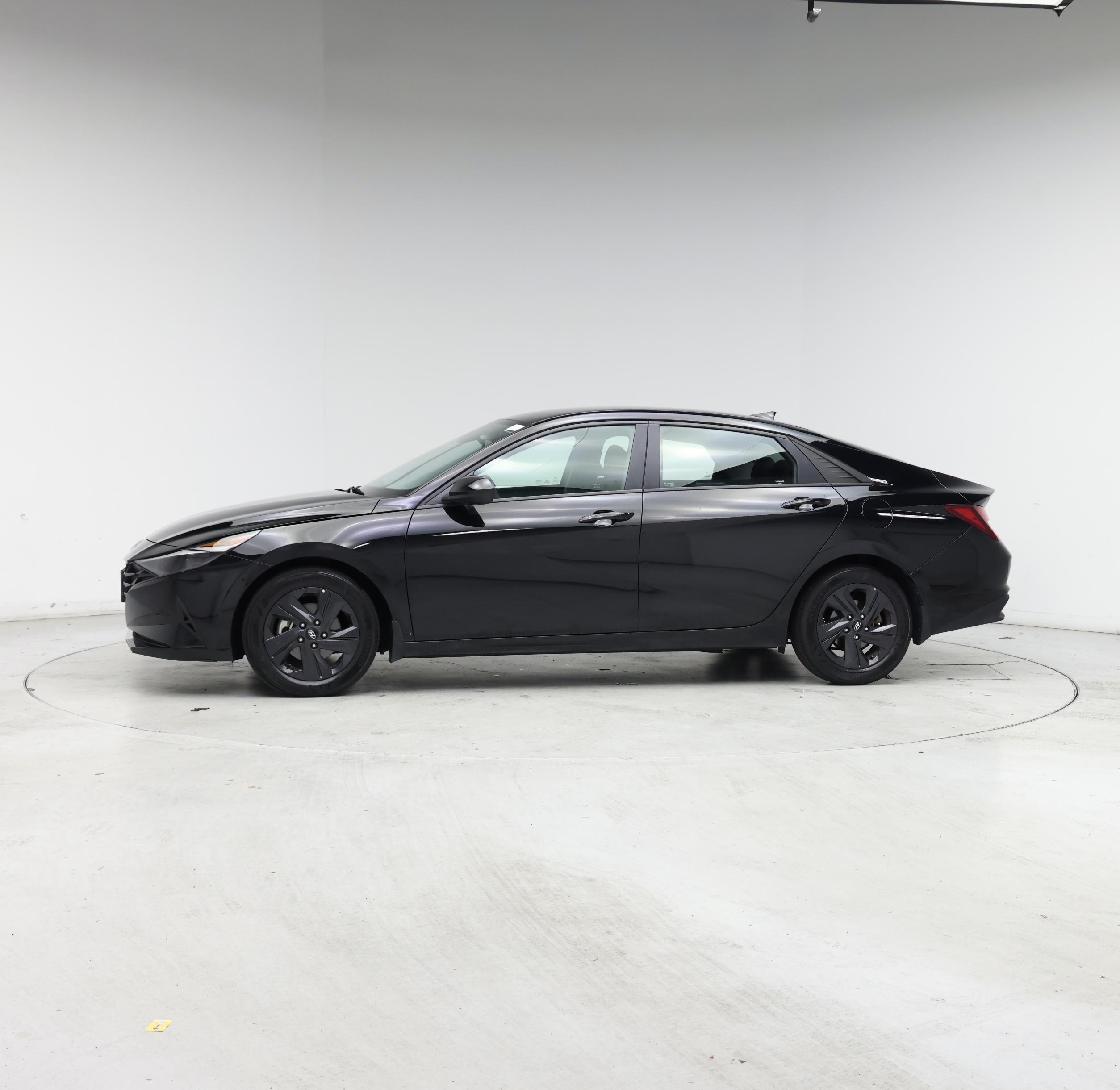 Thumbnail: 2023 Hyundai Elantra - 3