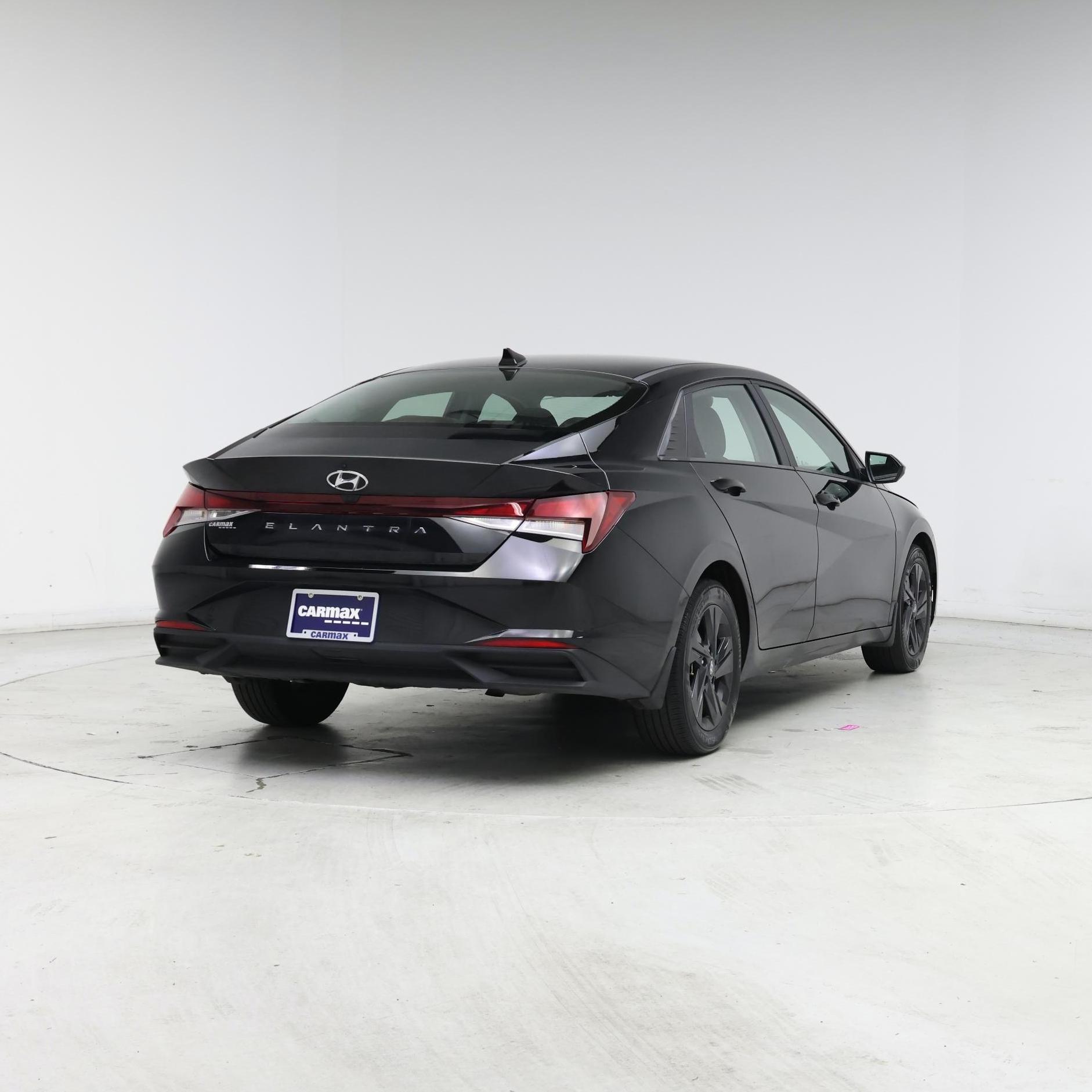 Thumbnail: 2023 Hyundai Elantra - 8