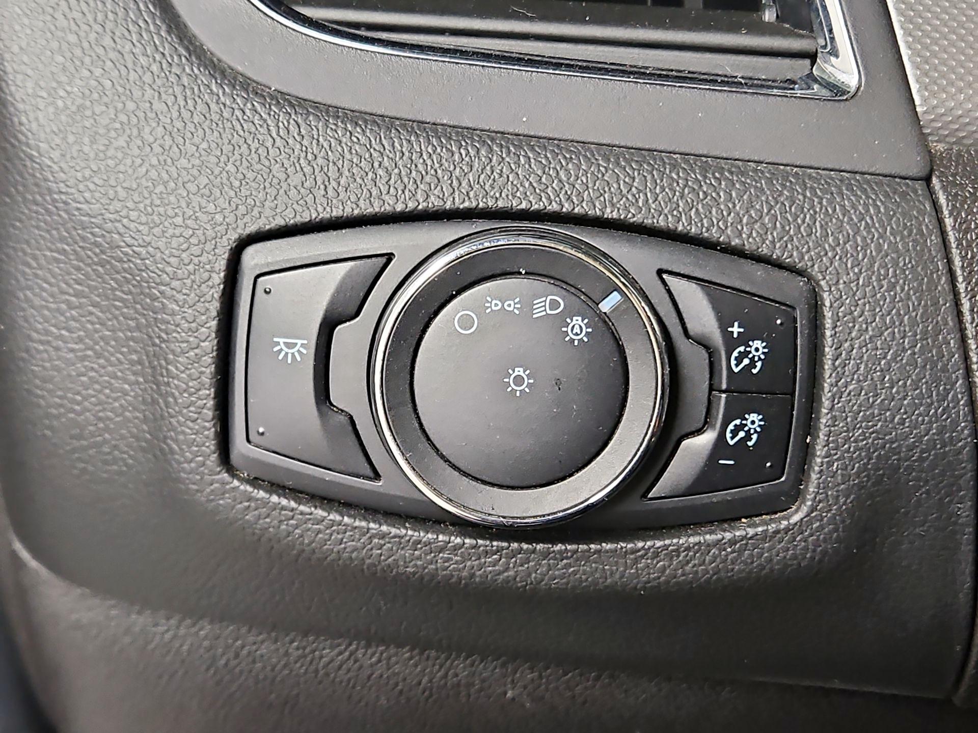 Thumbnail: 2014 Ford Edge - 13