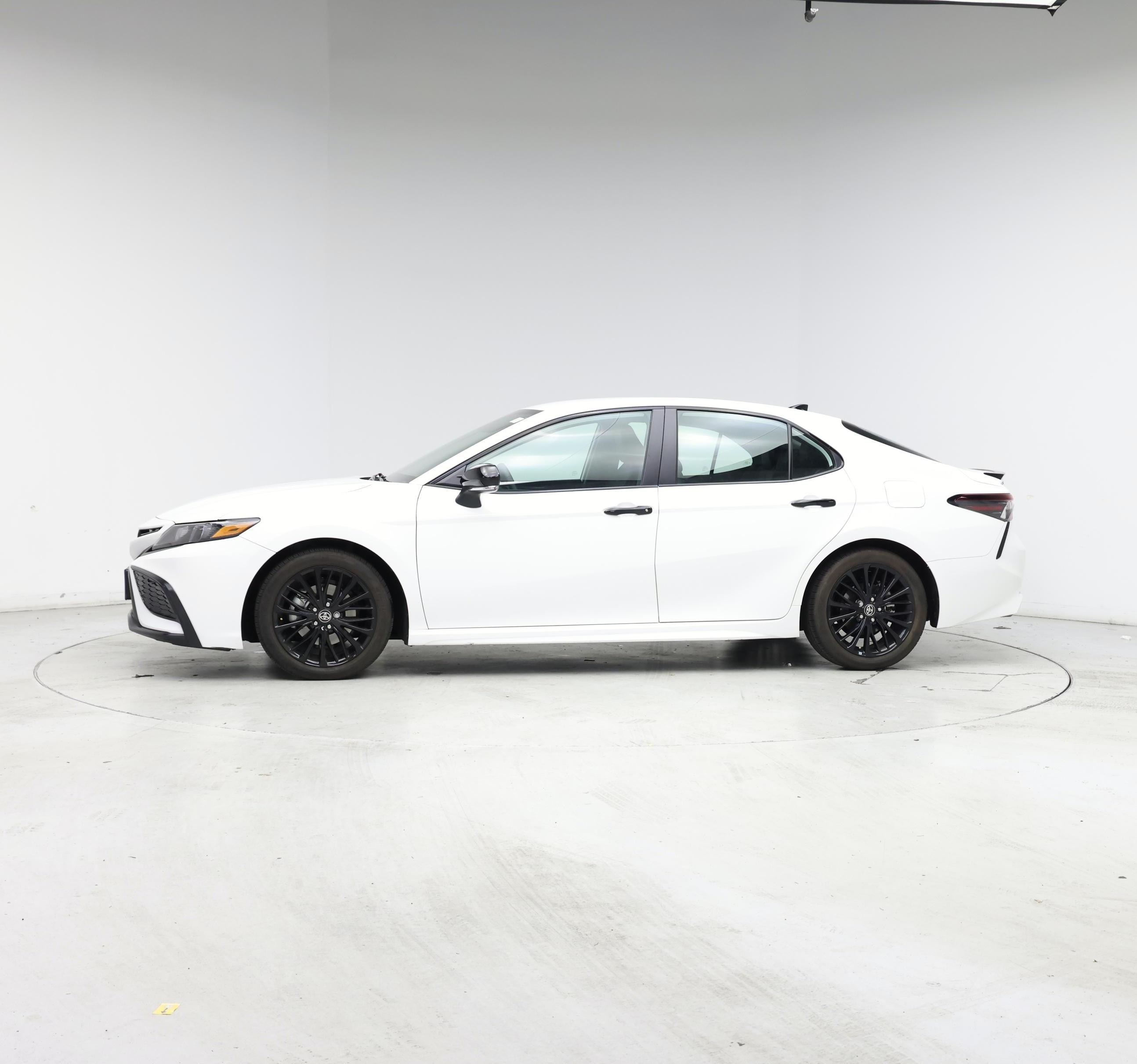 Thumbnail: 2022 Toyota Camry - 3