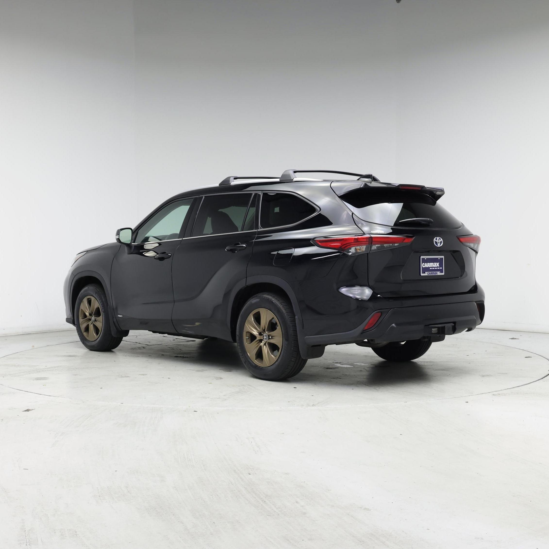 Thumbnail: 2022 Toyota Highlander - 2