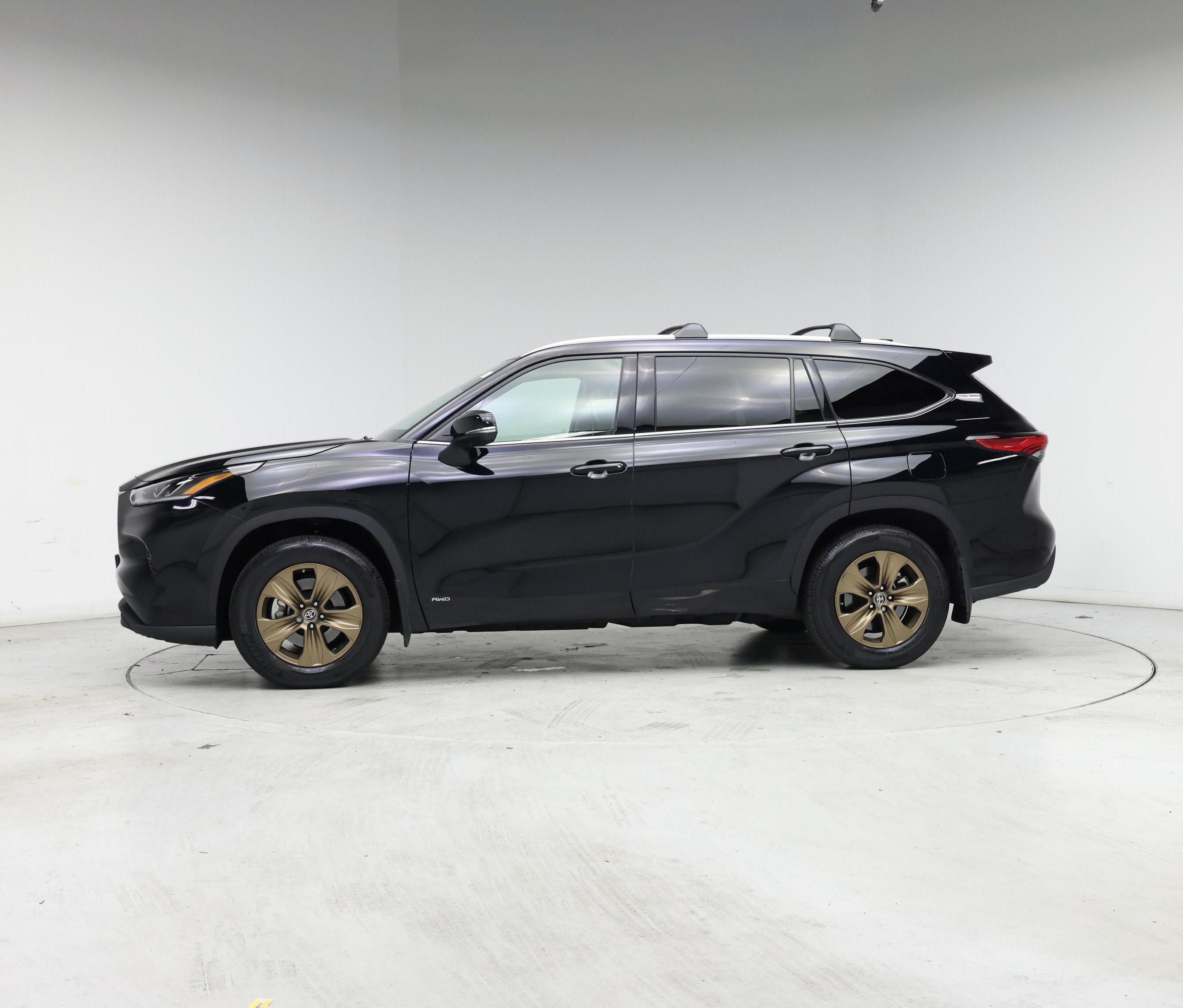 Thumbnail: 2022 Toyota Highlander - 3