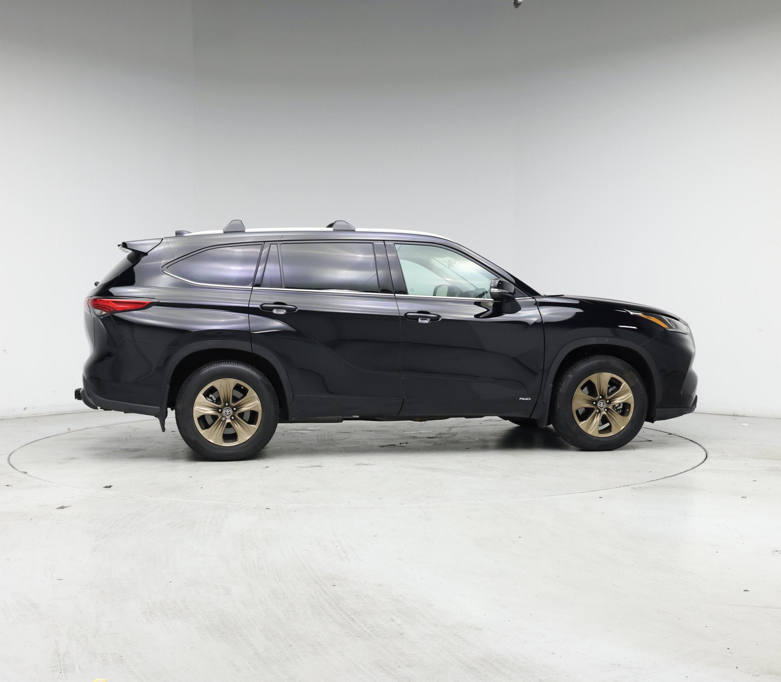 Thumbnail: 2022 Toyota Highlander - 7