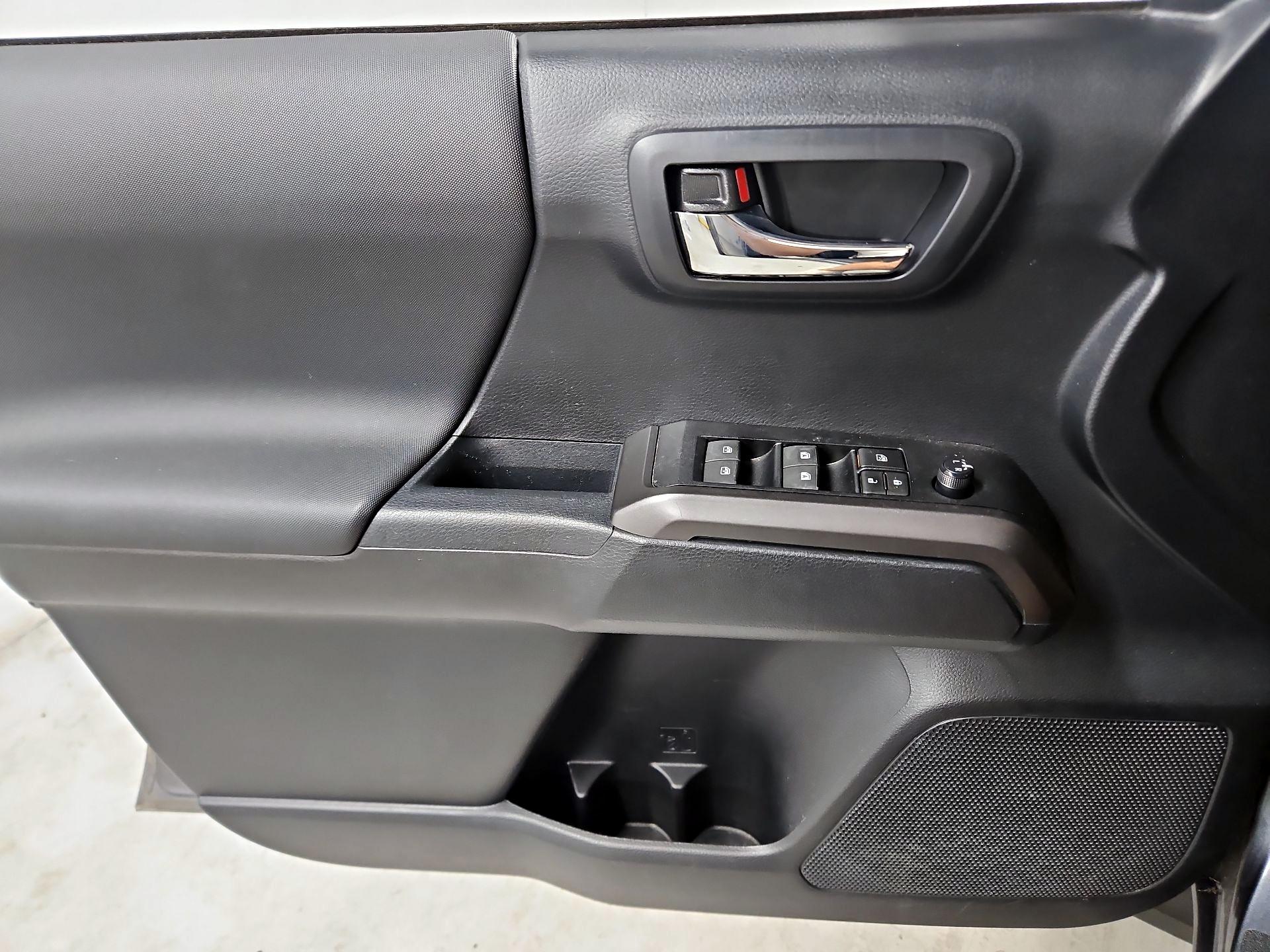 Thumbnail: 2021 Toyota Tacoma - 12