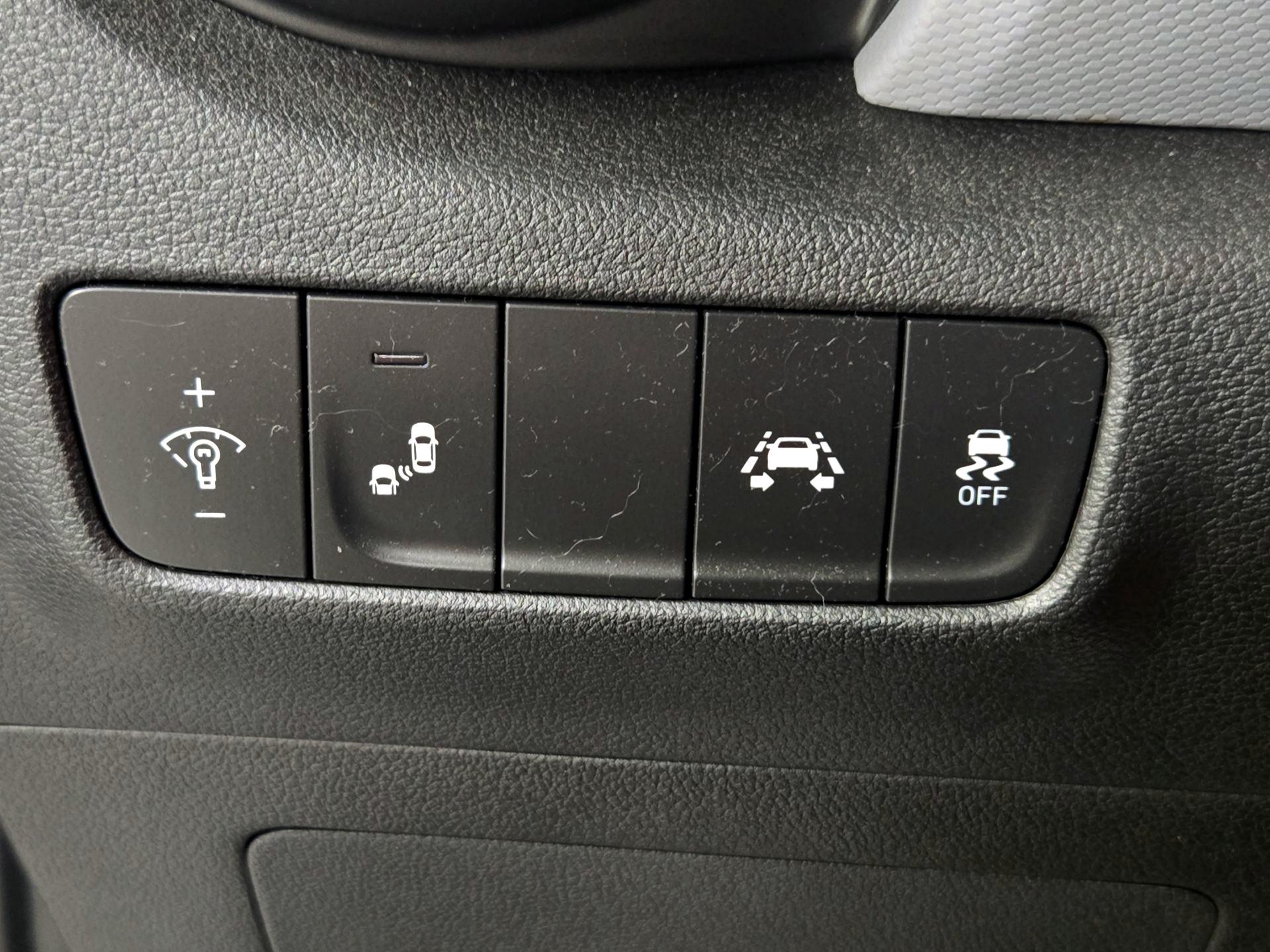 Thumbnail: 2021 Hyundai Kona - 13