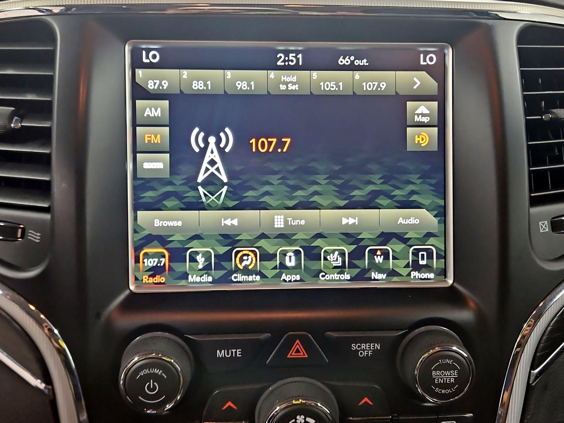 Thumbnail: 2018 Jeep Grand Cherokee - 16
