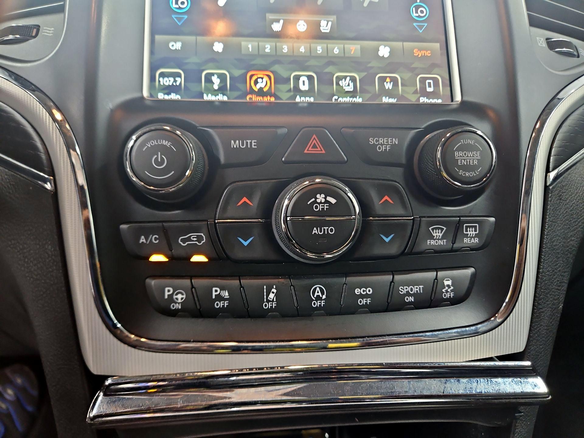 Thumbnail: 2018 Jeep Grand Cherokee - 17