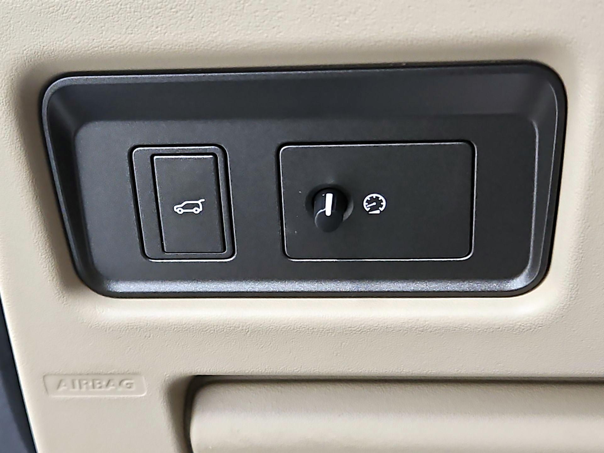 Thumbnail: 2016 Land Rover Range Rover Evoque - 13