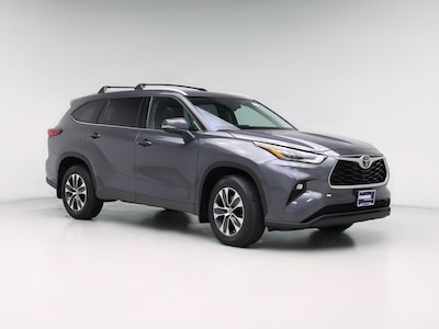 Gray 2022 Toyota Highlander XLE
