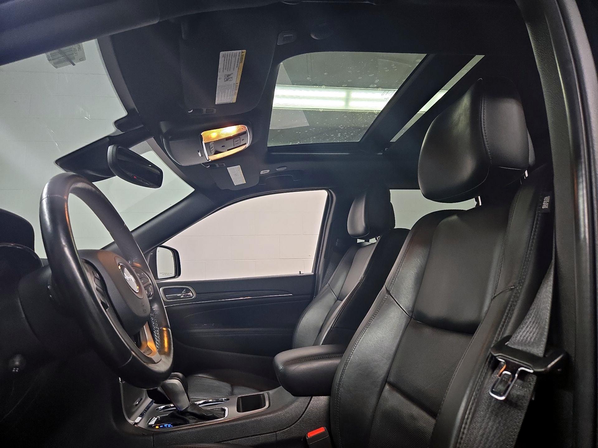 Thumbnail: 2020 Jeep Grand Cherokee - 20