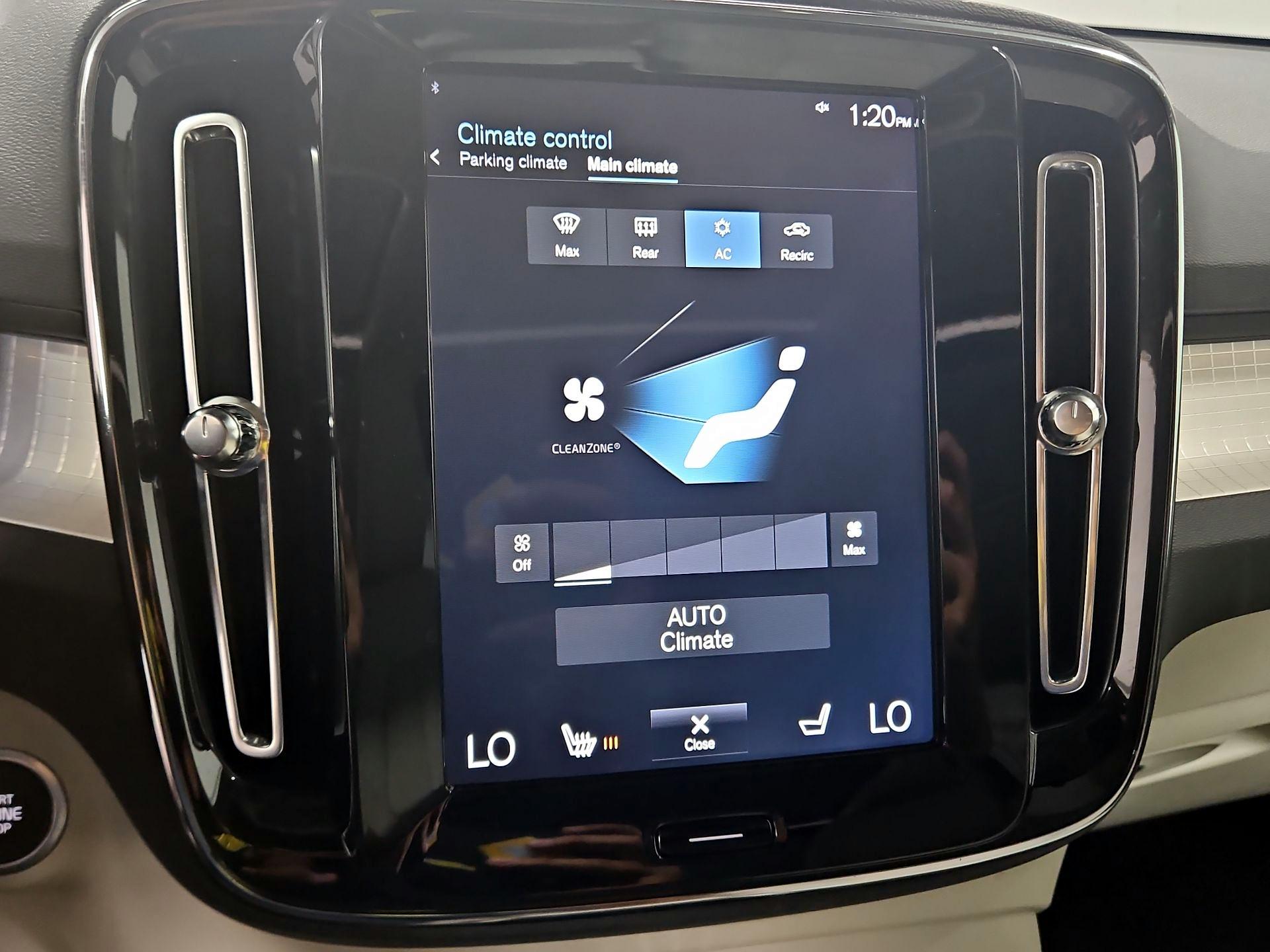 Thumbnail: 2019 Volvo XC40 - 16