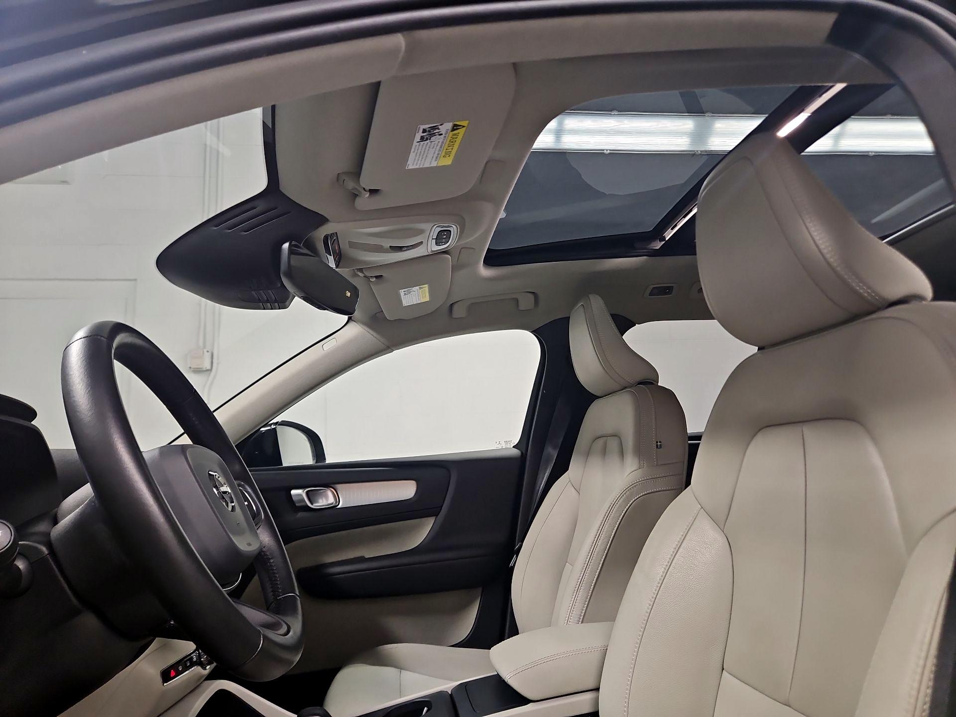 Thumbnail: 2019 Volvo XC40 - 19