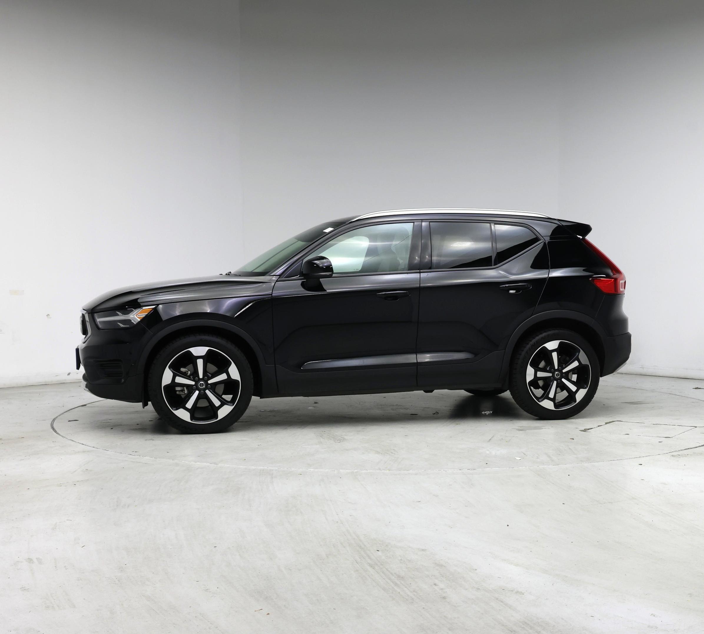 Thumbnail: 2019 Volvo XC40 - 3