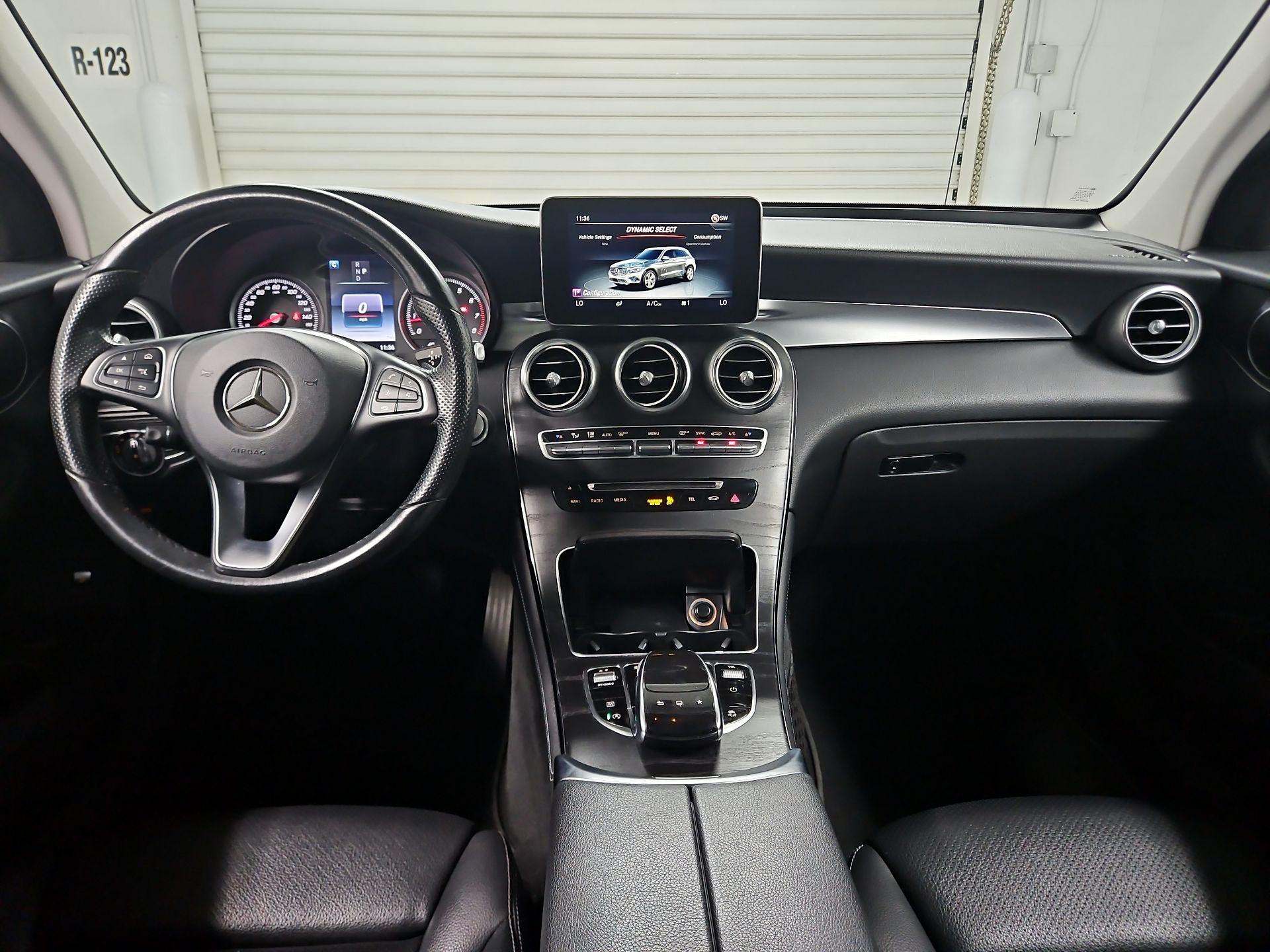 Thumbnail: 2016 Mercedes-Benz GLC - 9