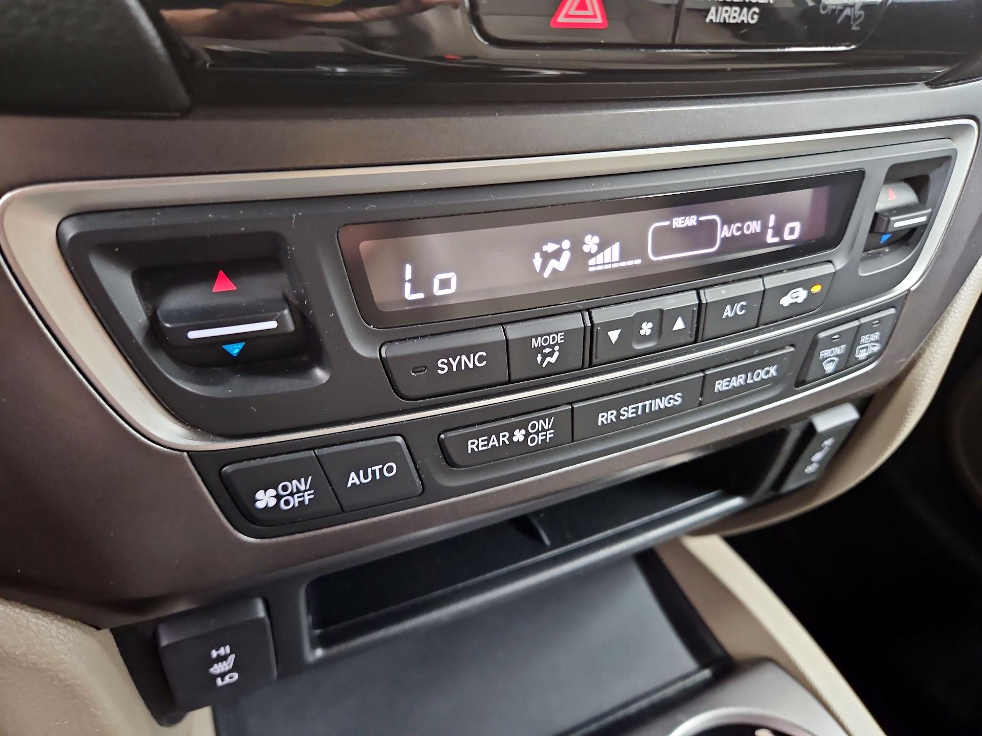 Thumbnail: 2016 Honda Pilot - 16