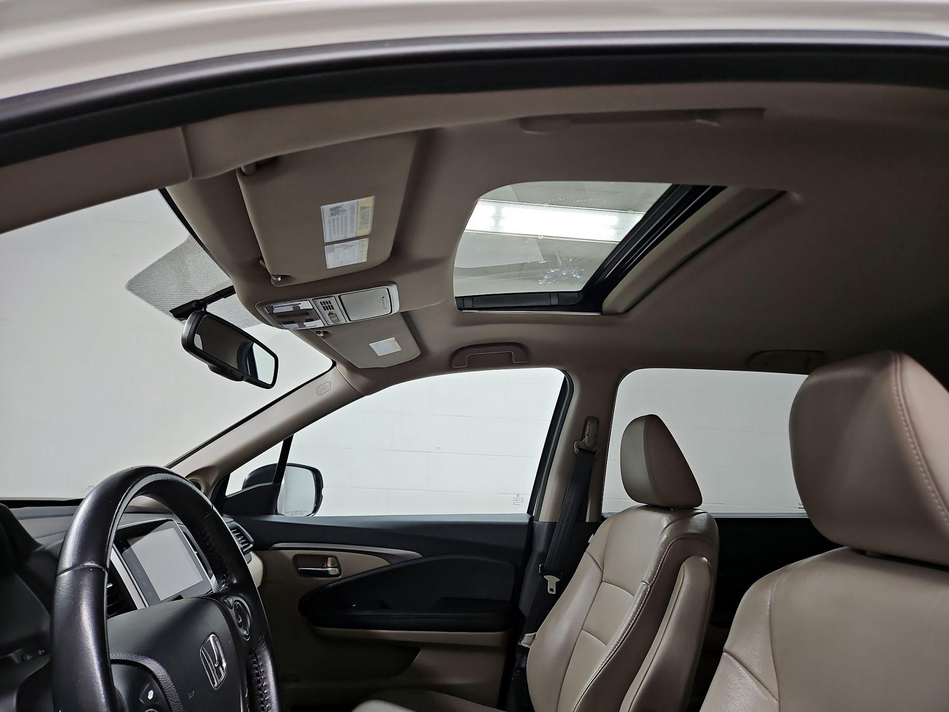 Thumbnail: 2016 Honda Pilot - 19