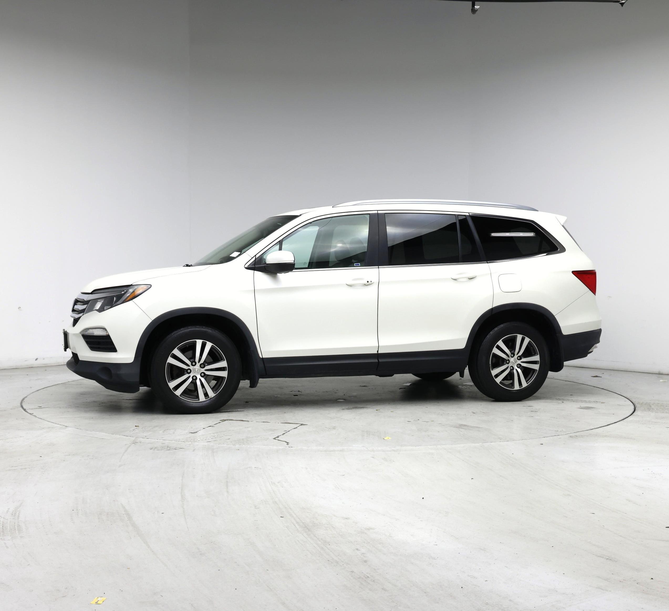 Thumbnail: 2016 Honda Pilot - 3