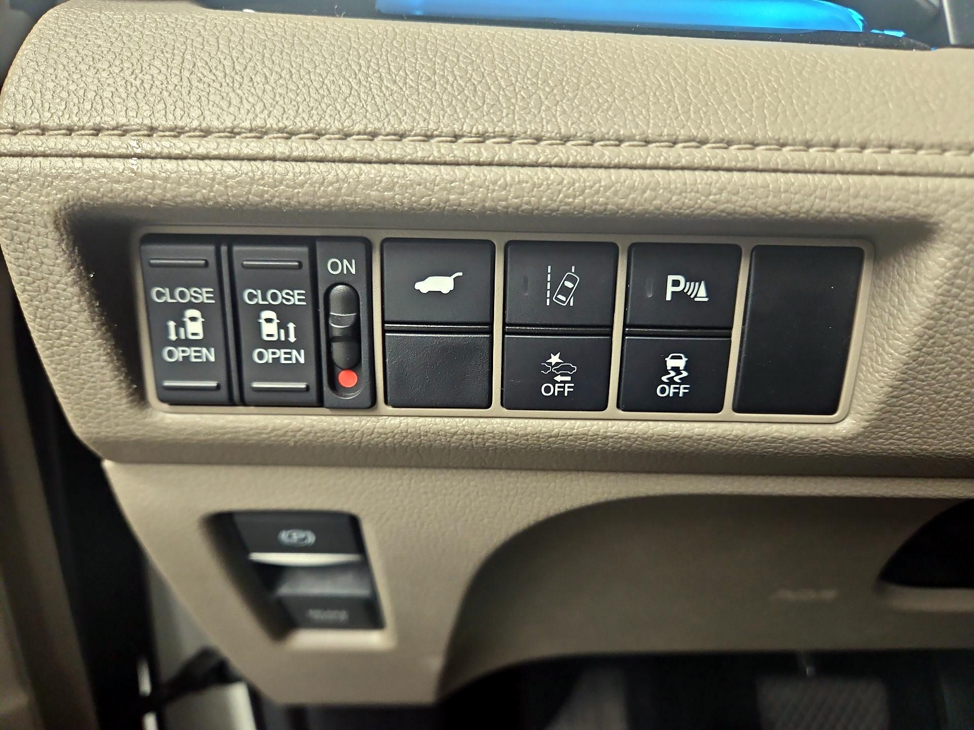 Thumbnail: 2019 Honda Odyssey - 13