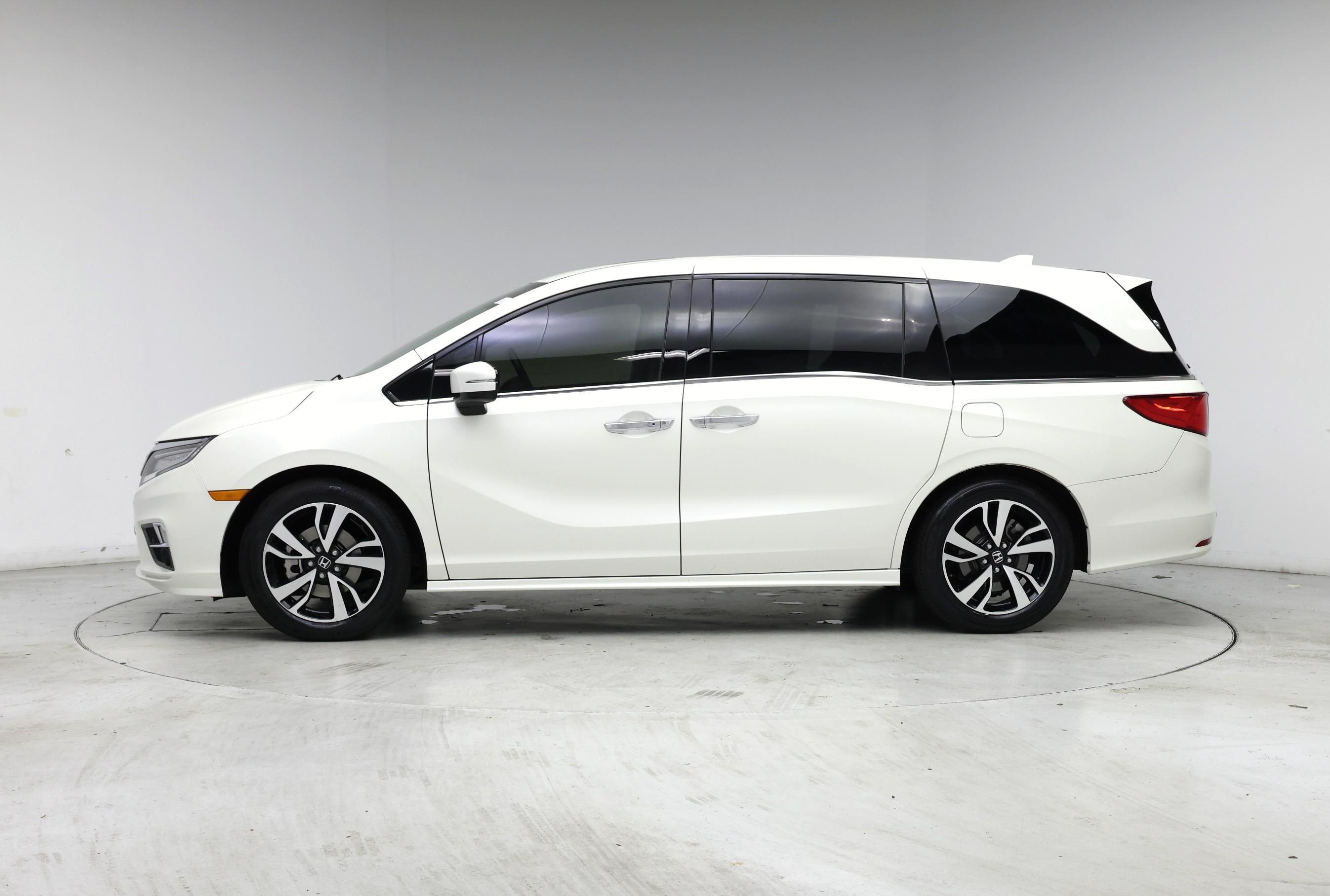 Thumbnail: 2019 Honda Odyssey - 3