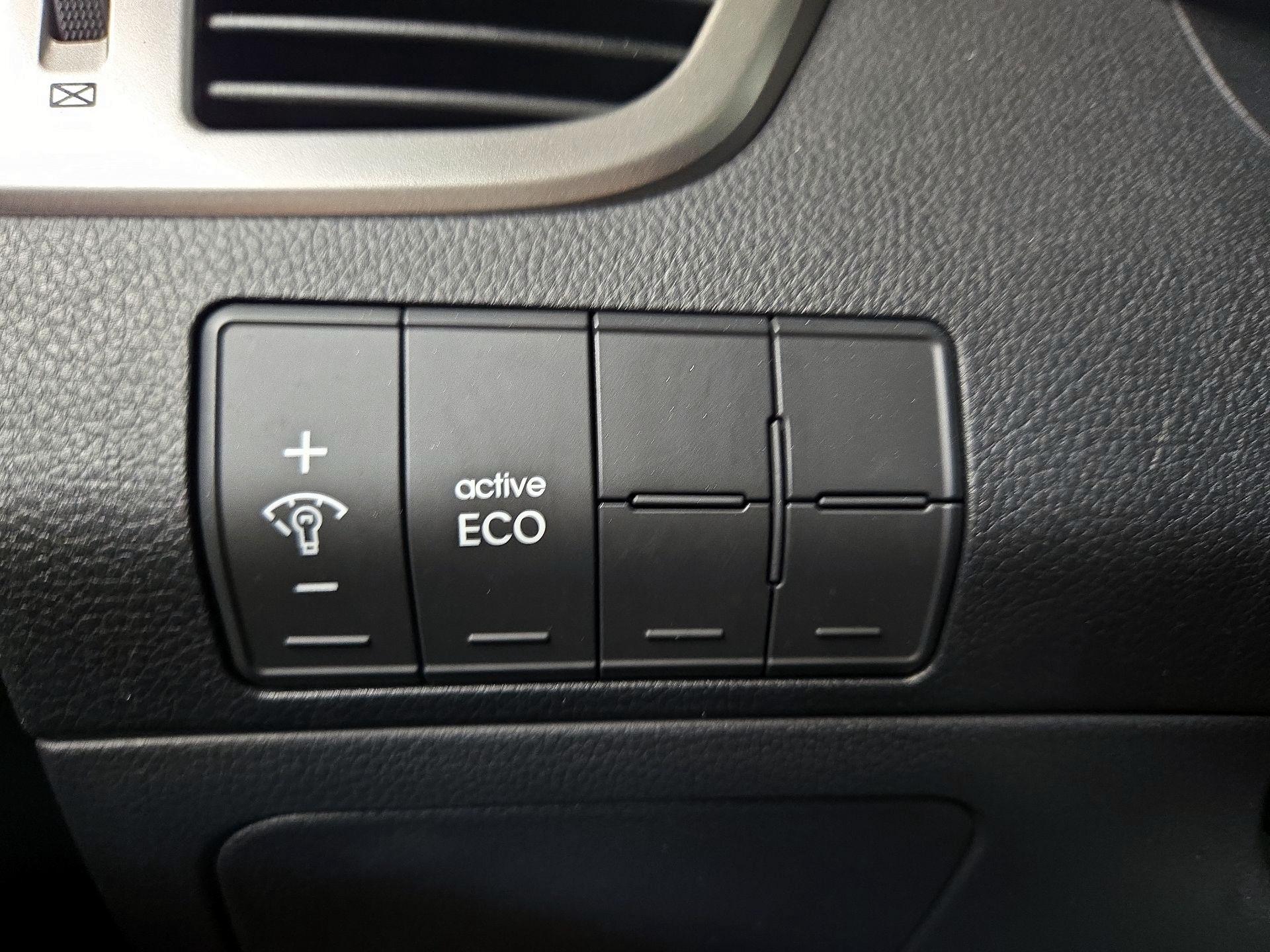 Thumbnail: 2013 Hyundai Elantra - 13