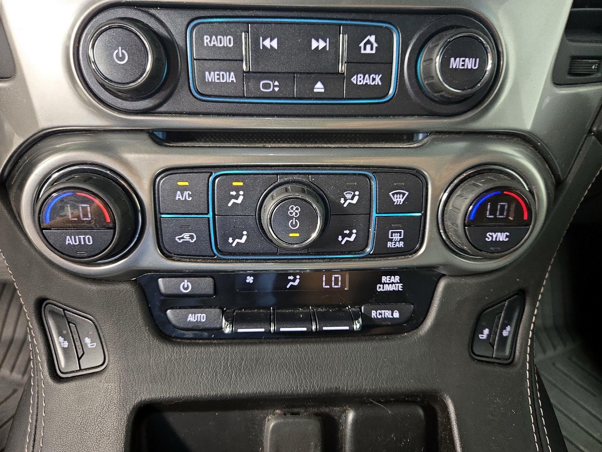 Thumbnail: 2018 Chevrolet Suburban - 17