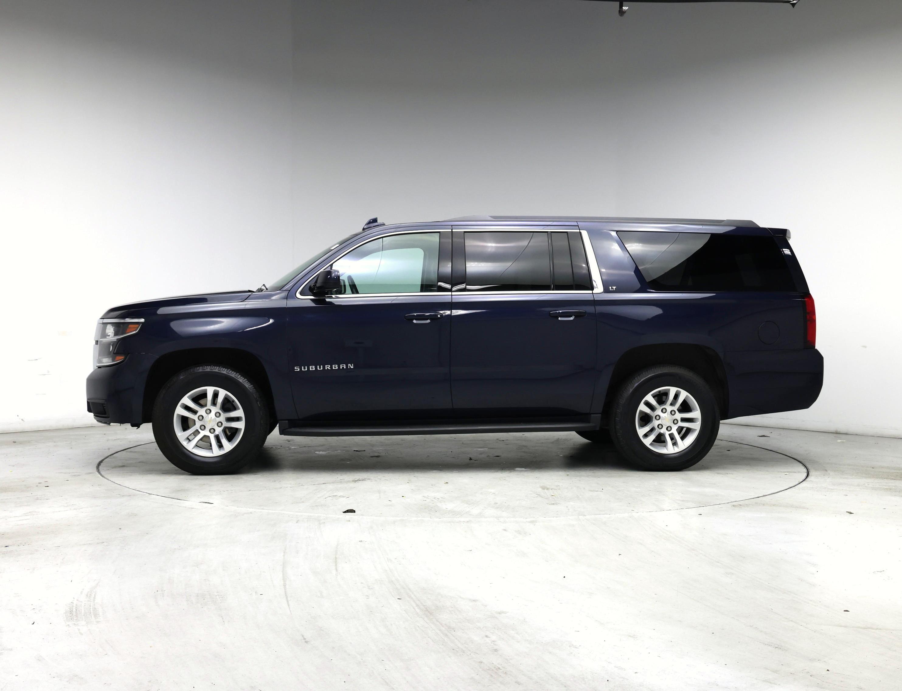 Thumbnail: 2018 Chevrolet Suburban - 3