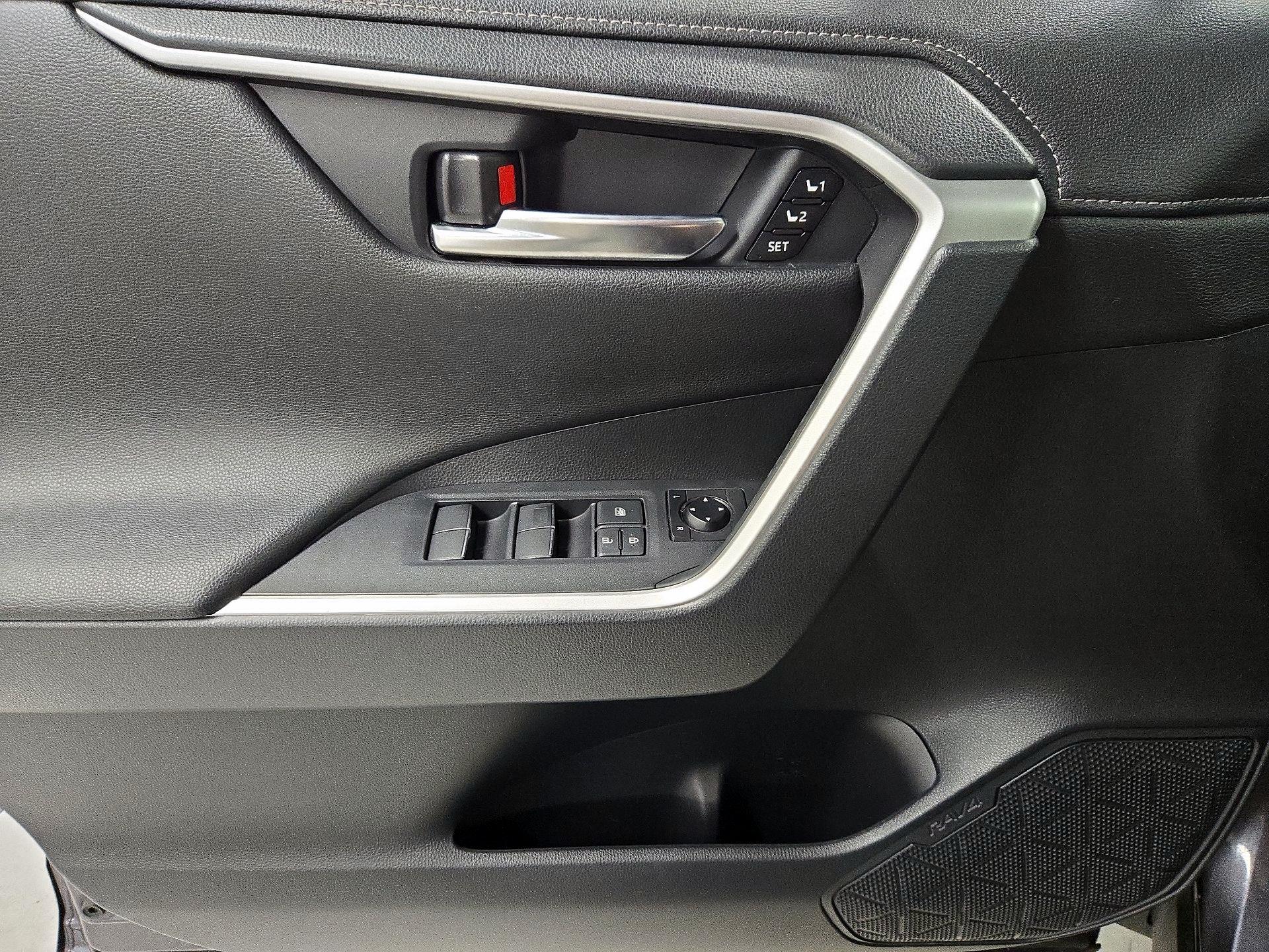 Thumbnail: 2019 Toyota RAV4 - 12