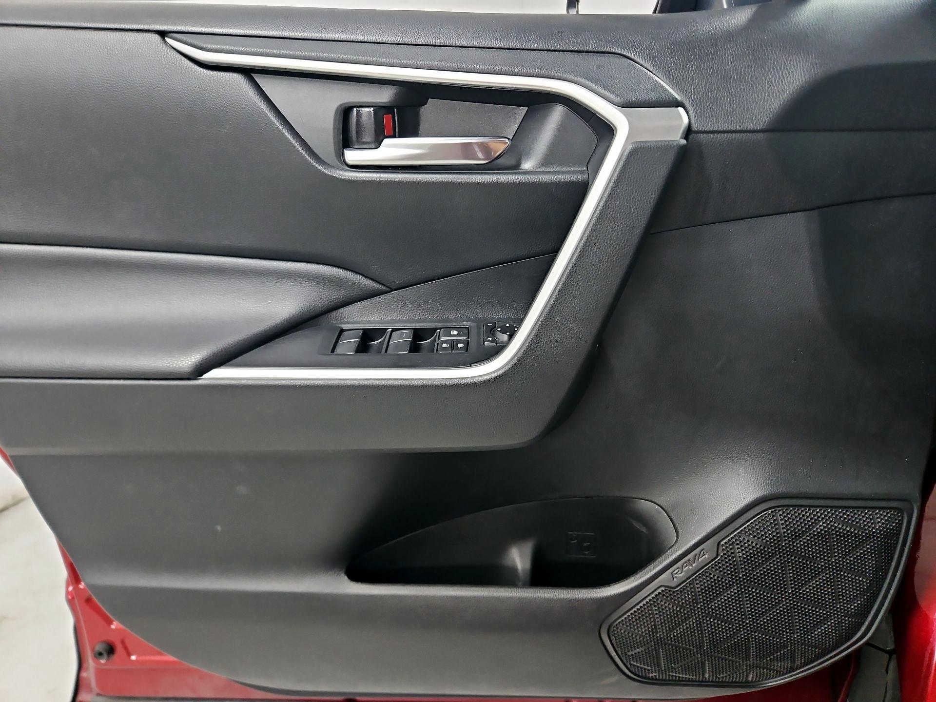 Thumbnail: 2020 Toyota RAV4 - 12