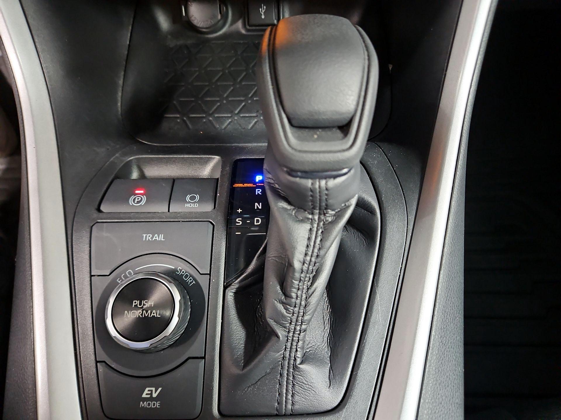 Thumbnail: 2020 Toyota RAV4 - 17