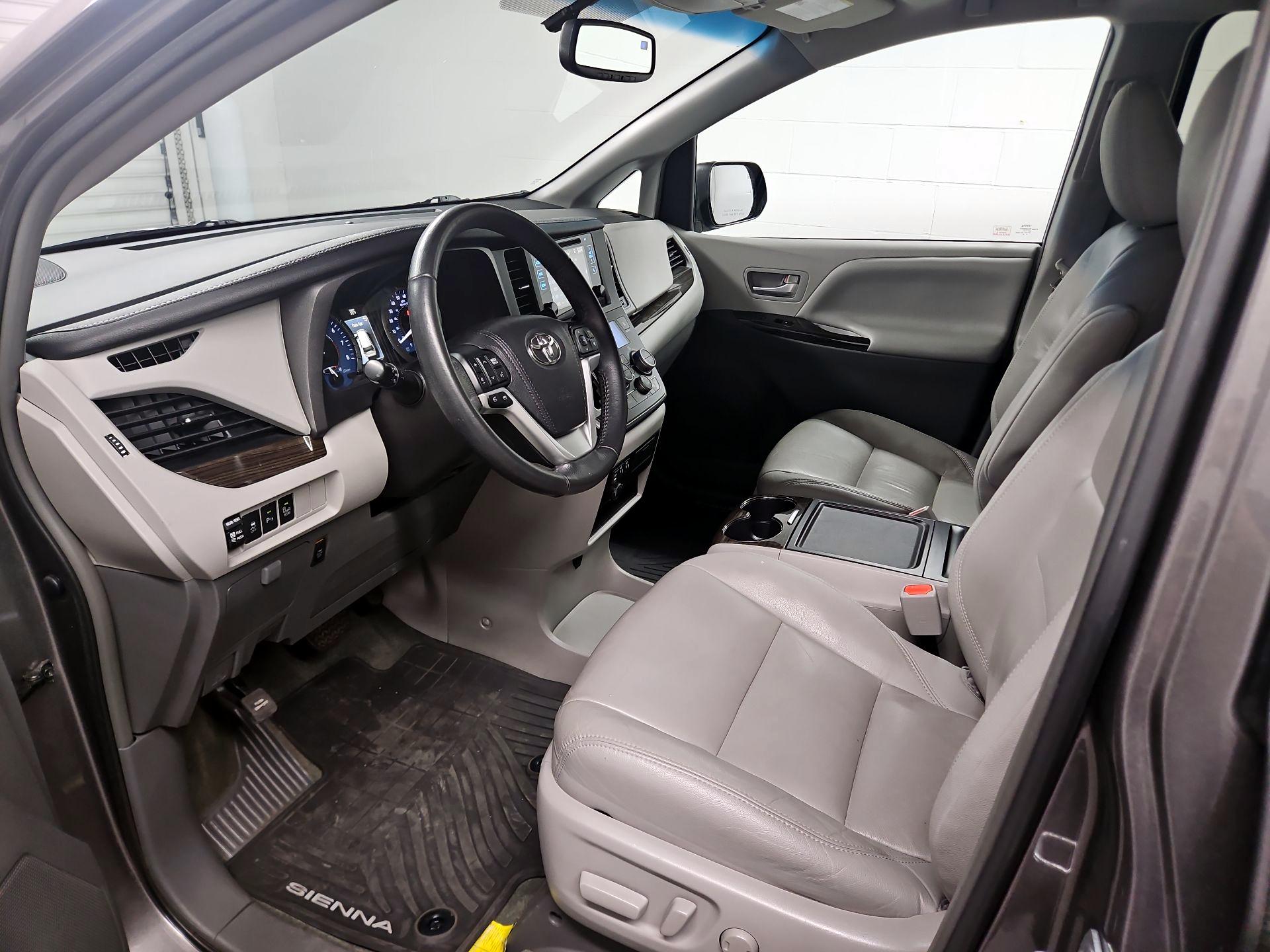 Thumbnail: 2016 Toyota Sienna - 11