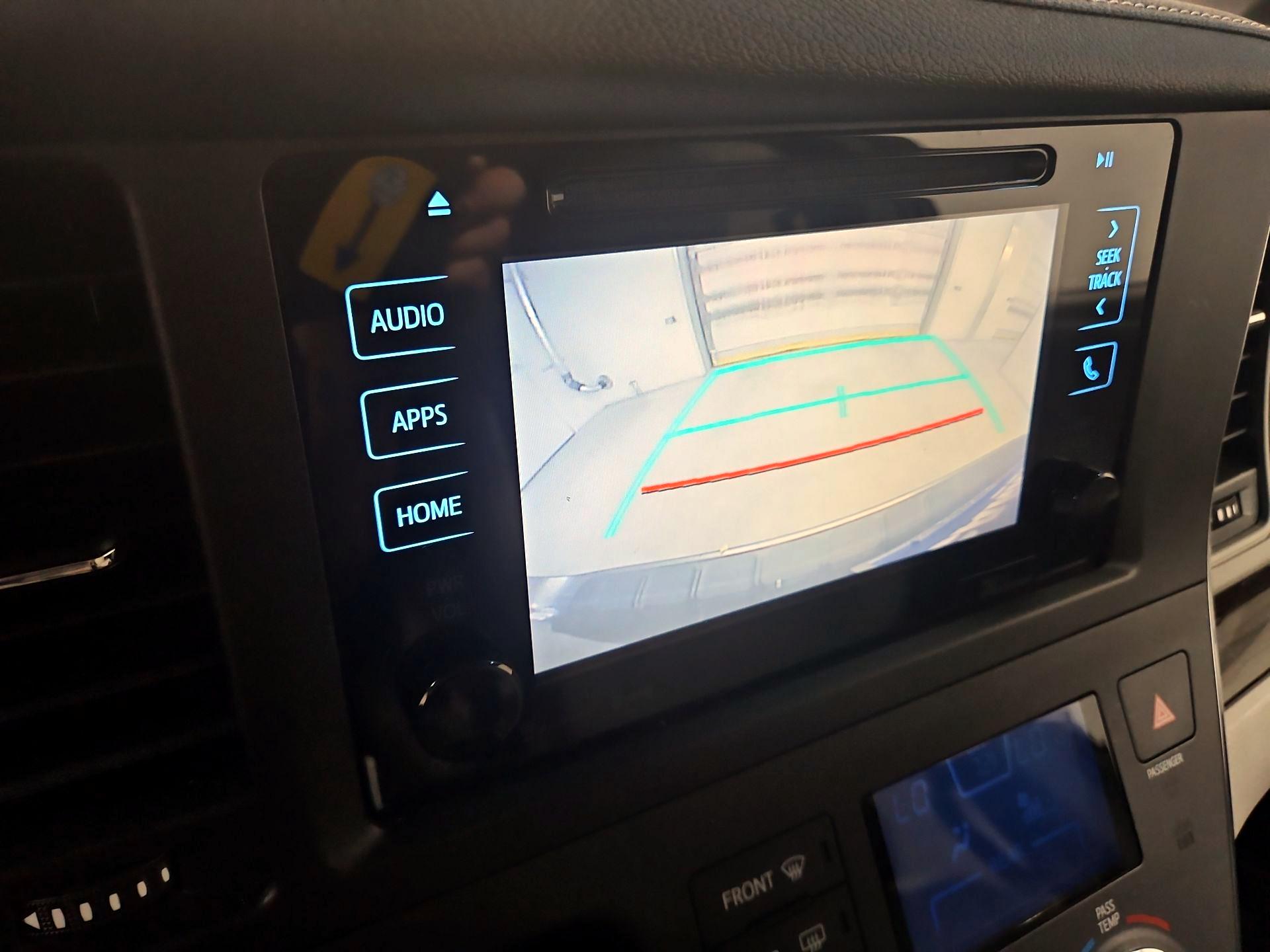 Thumbnail: 2016 Toyota Sienna - 15